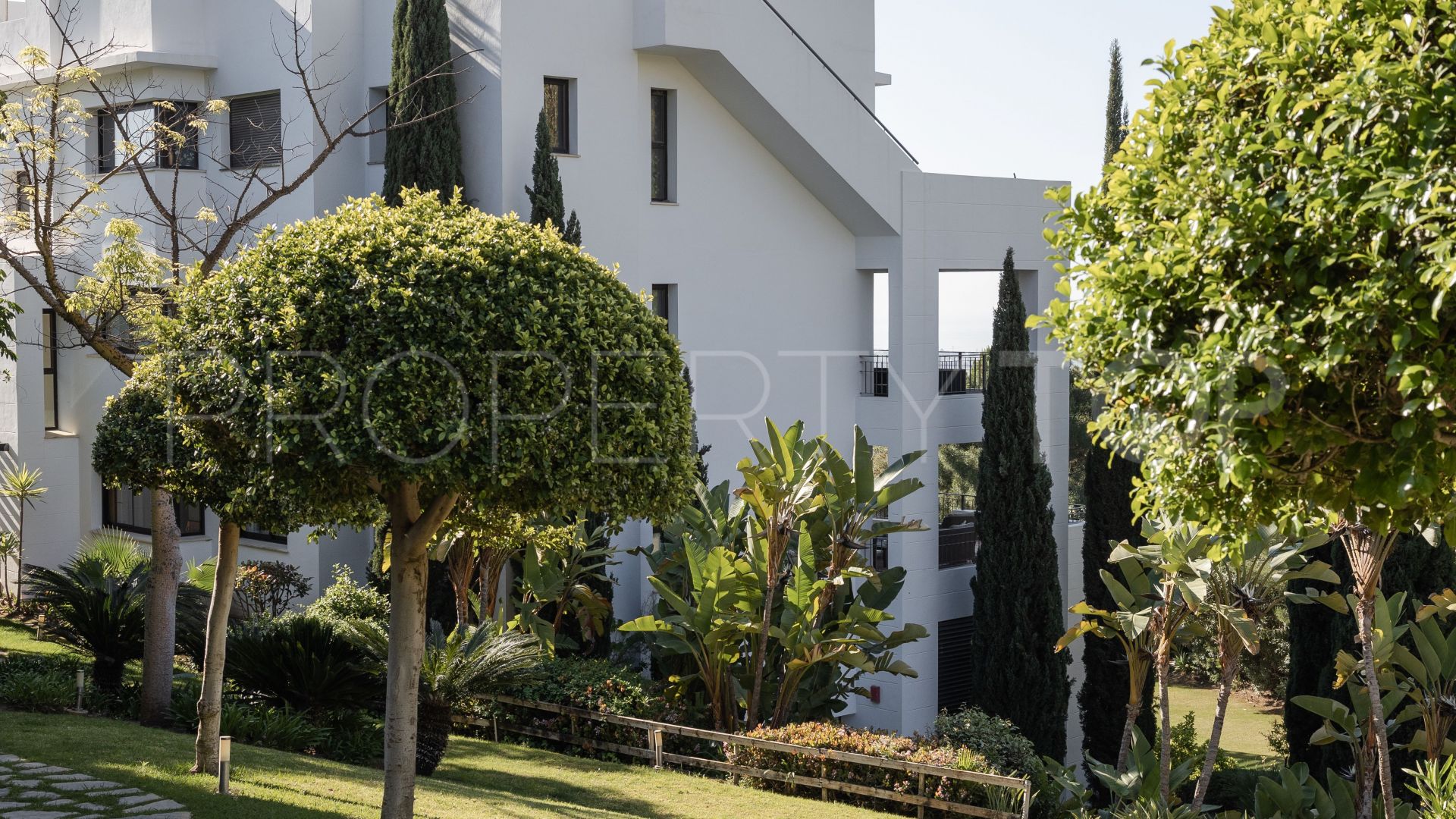 For sale La Quinta apartment with 3 bedrooms