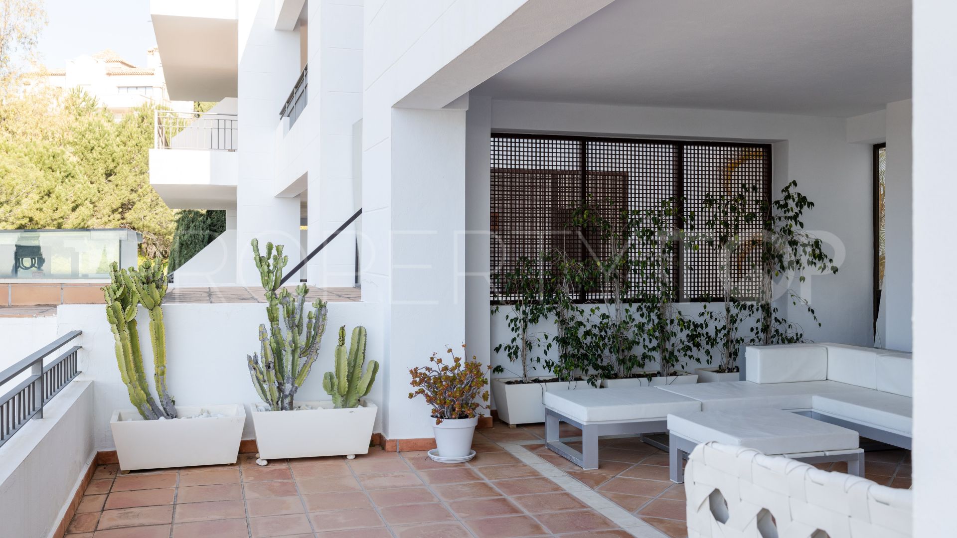 For sale La Quinta apartment with 3 bedrooms