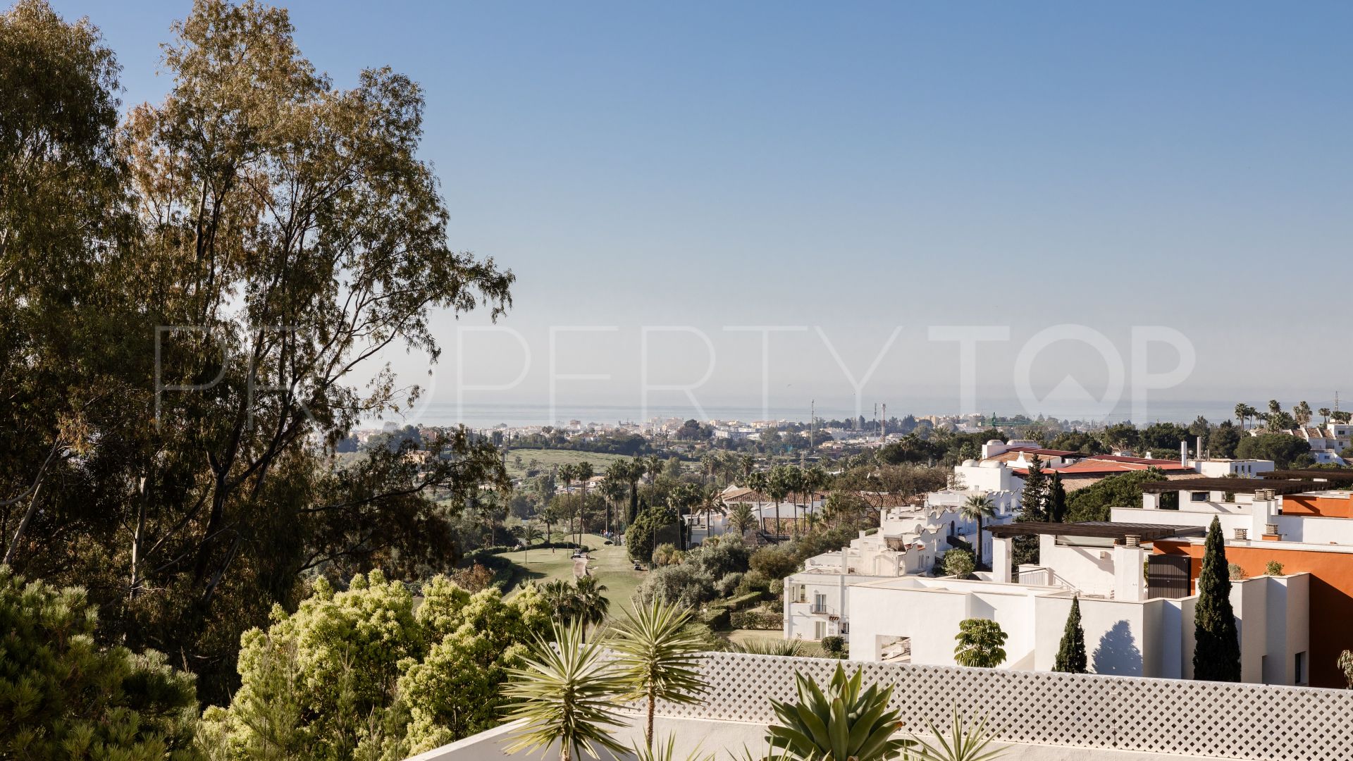 For sale La Quinta apartment with 3 bedrooms