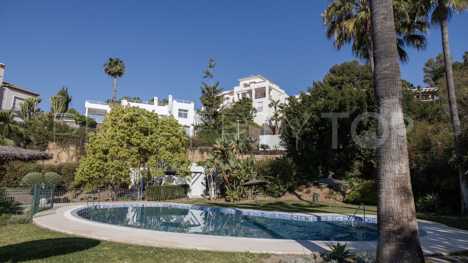 For sale La Quinta apartment with 3 bedrooms