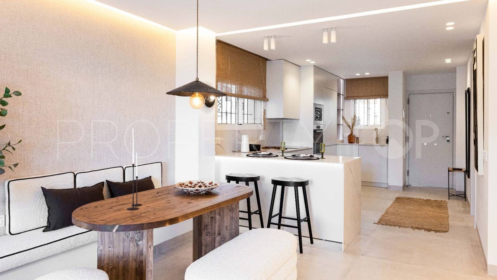 Apartamento planta baja en venta en Los Pinos de Aloha con 2 dormitorios