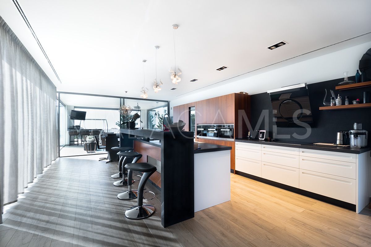 Villa for sale in Benahavis