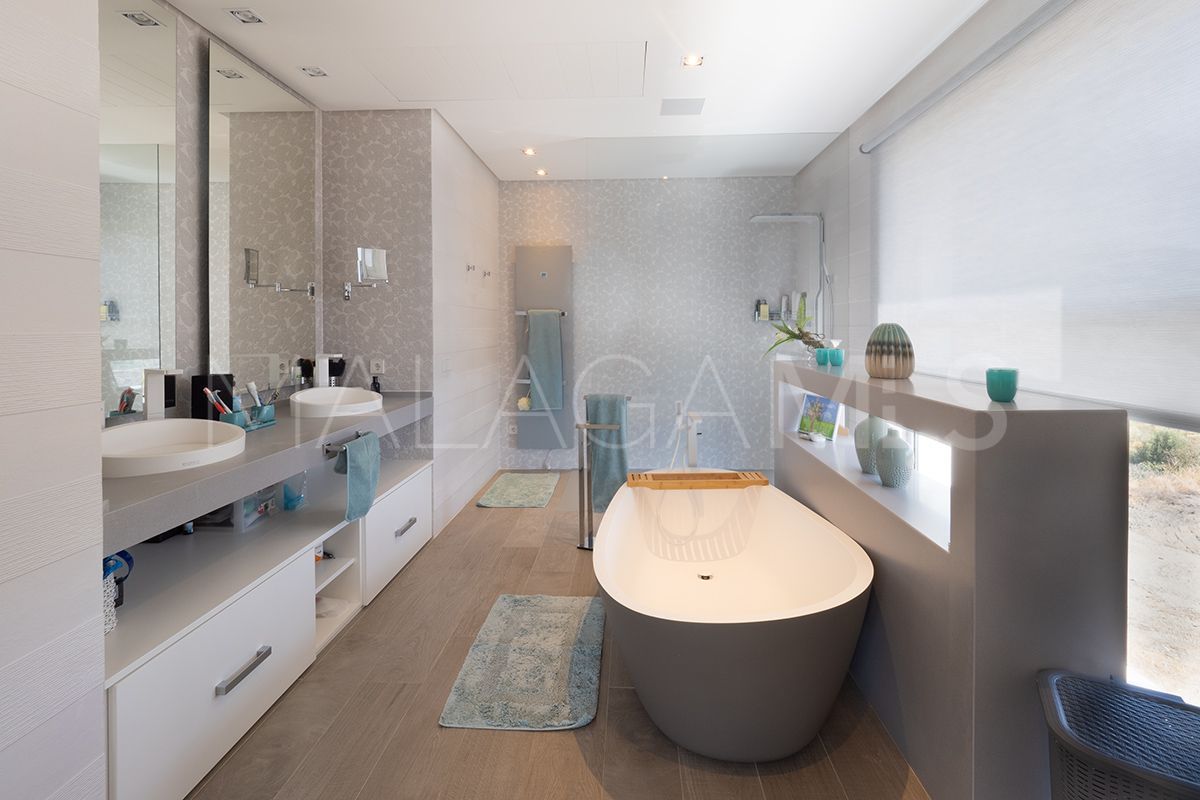 Villa for sale in Benahavis