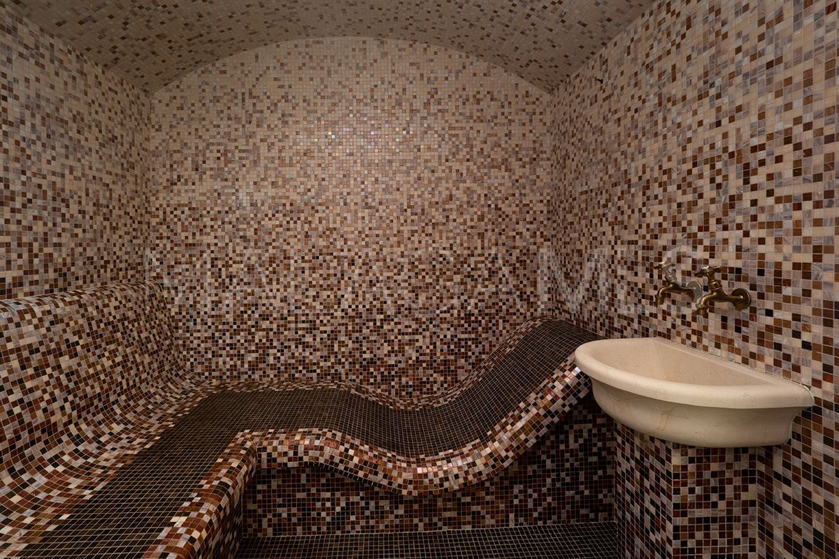 Villa for sale in Benahavis