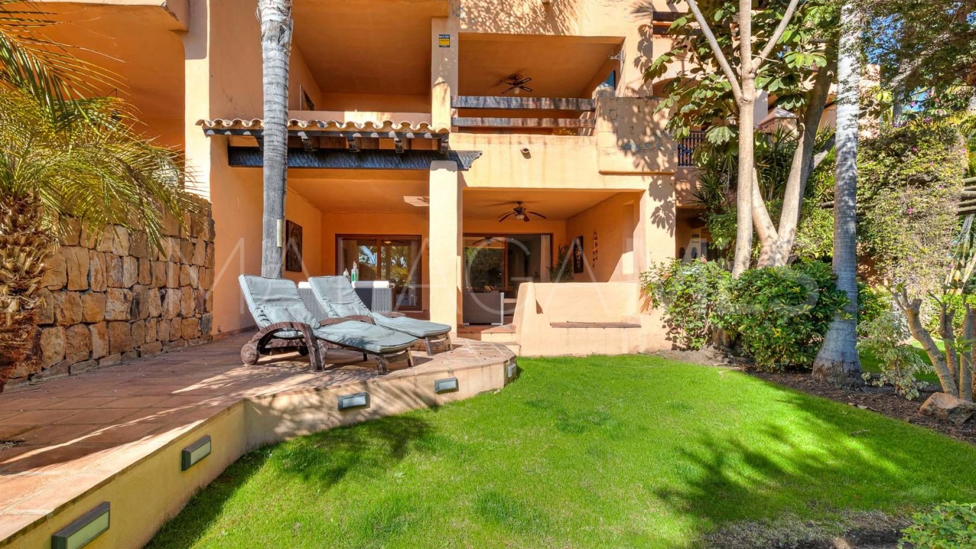 For sale ground floor apartment in Estepona East