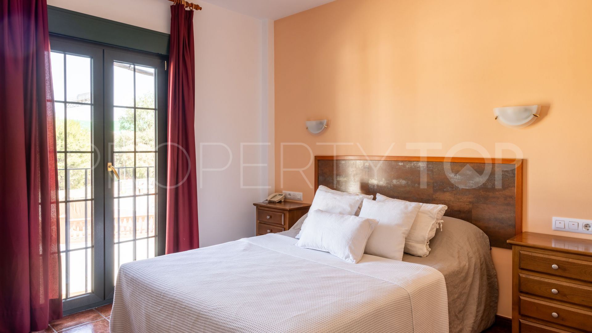 12 bedrooms hotel in Loja for sale