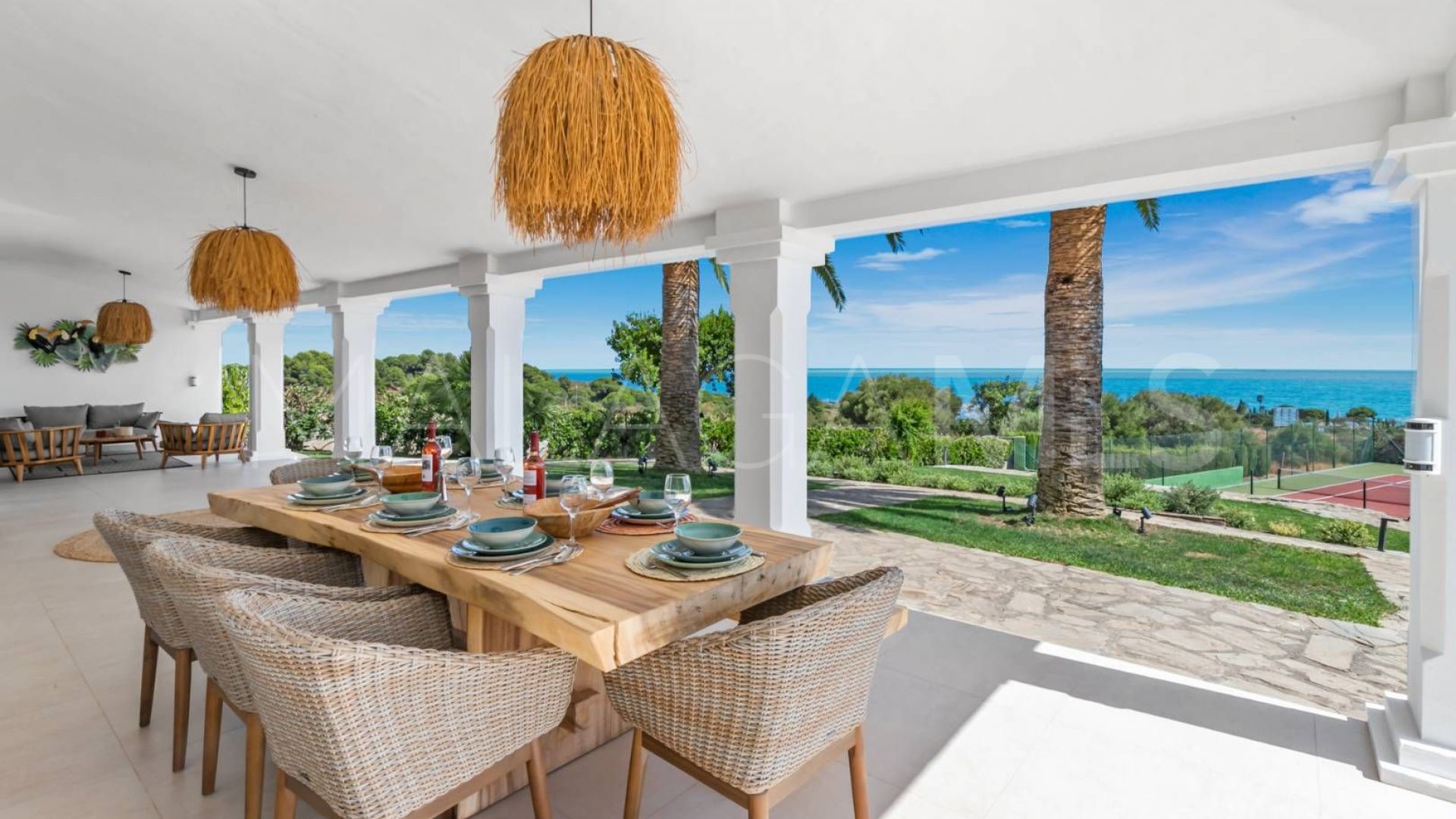 Villa for sale in Los Reales - Sierra Estepona