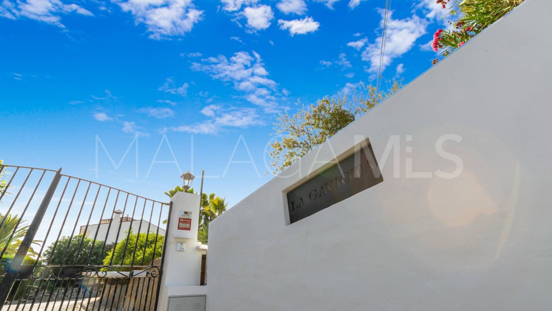 Villa for sale in Los Reales - Sierra Estepona