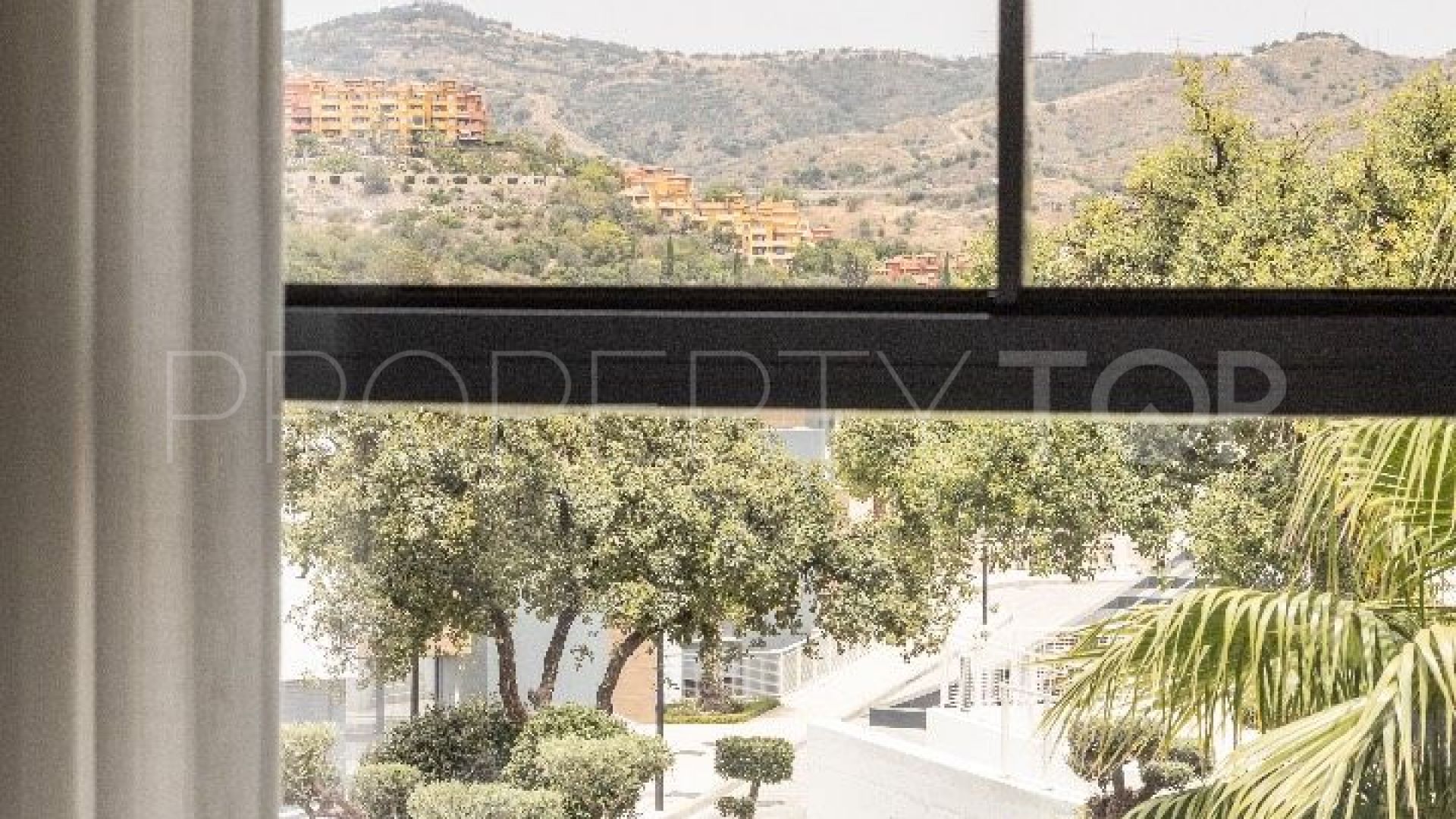 2 bedrooms duplex penthouse in Cabopino for sale