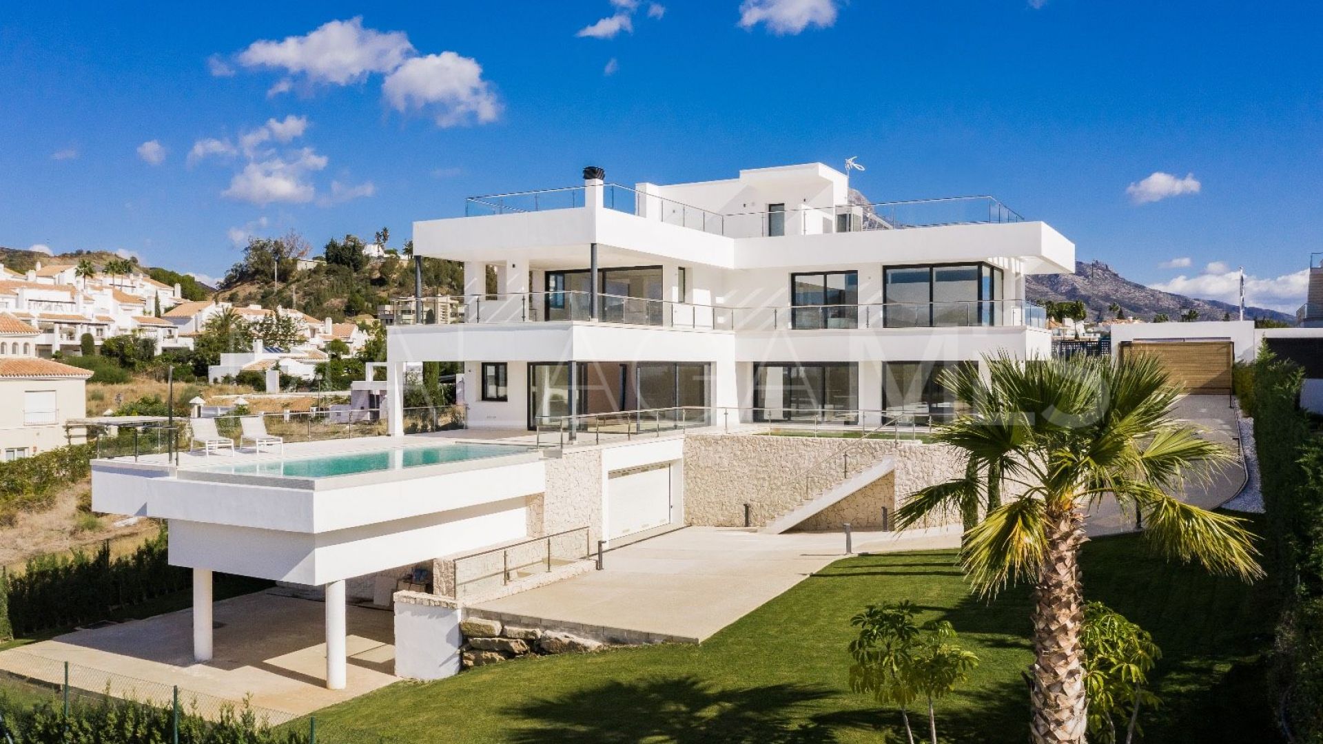 Haus for sale in Nueva Andalucia