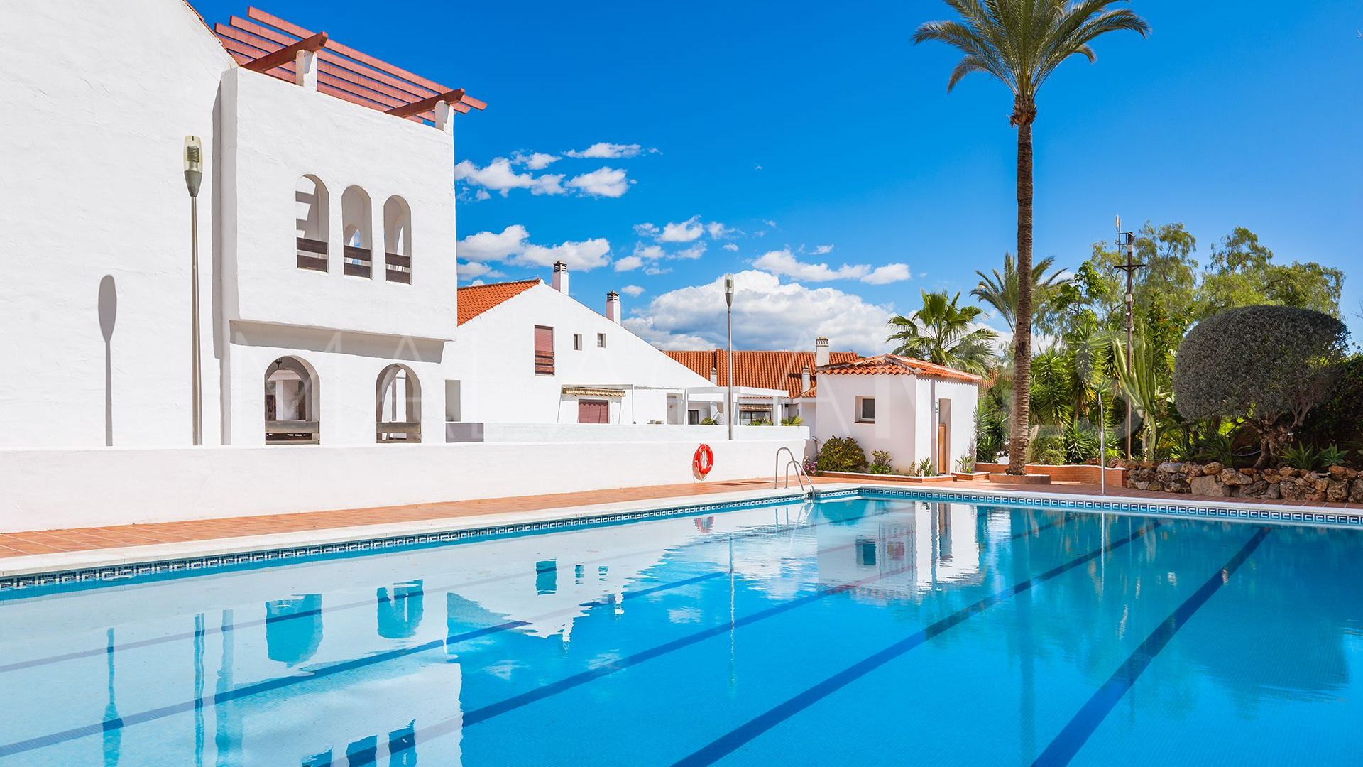 For sale apartment with 2 bedrooms in Nueva Andalucia