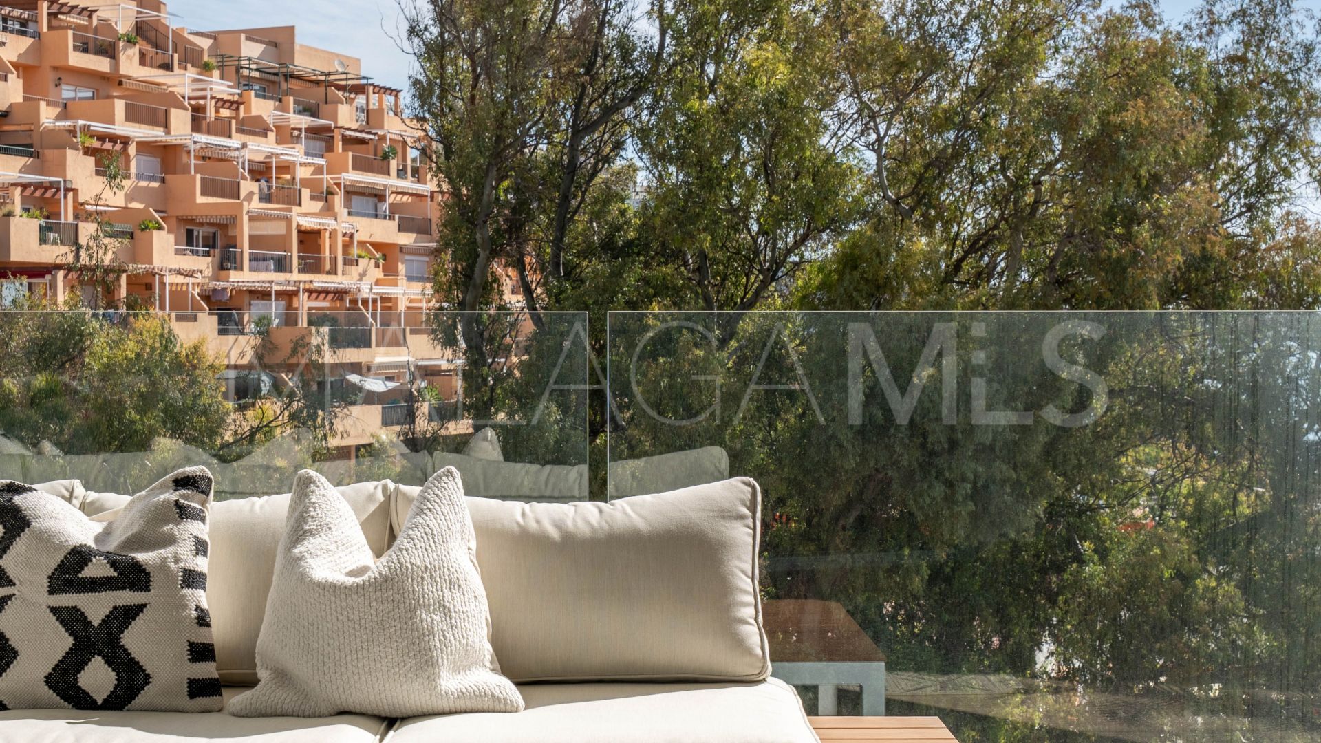 Buy apartamento in Carvajal with 2 bedrooms