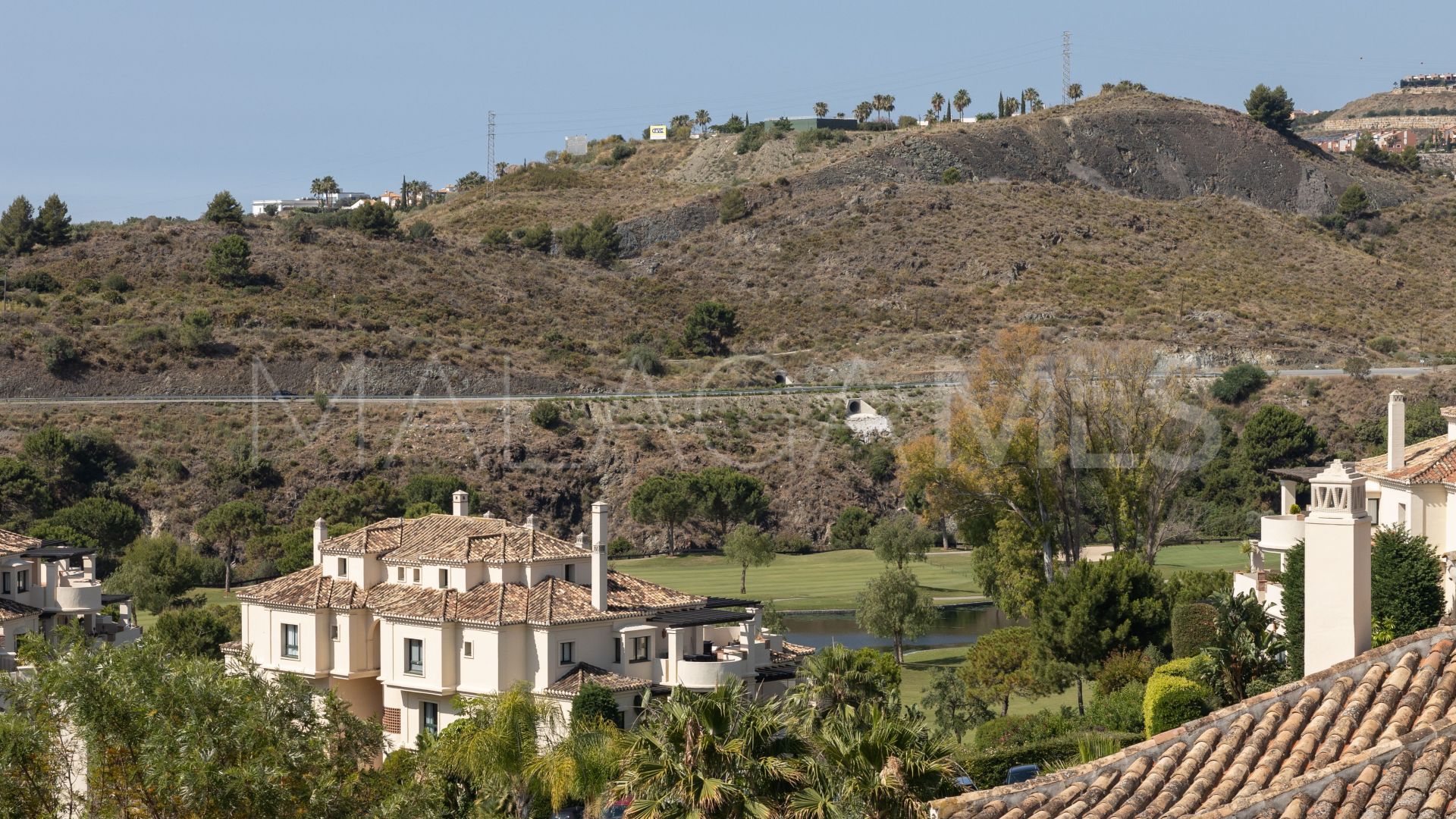 Duplex penthouse for sale in Benahavis
