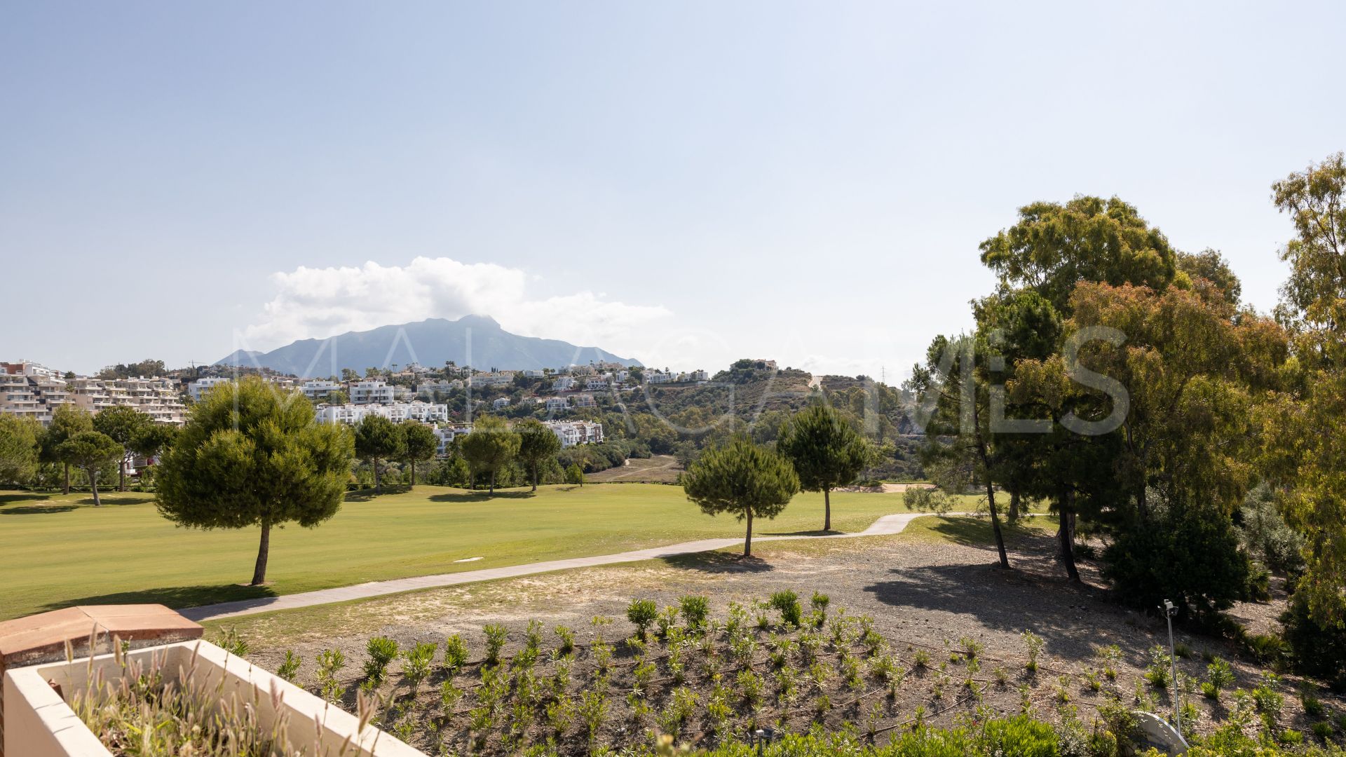 Duplex penthouse for sale in Benahavis