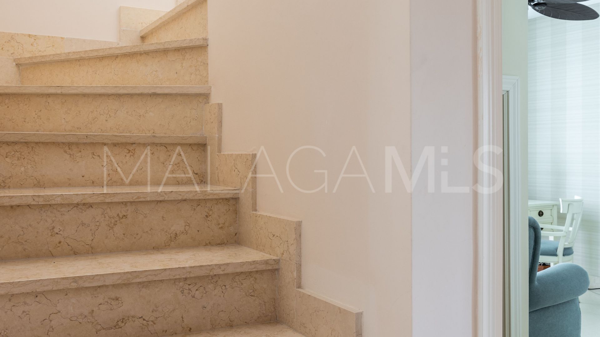 Duplex penthouse for sale in Benahavis