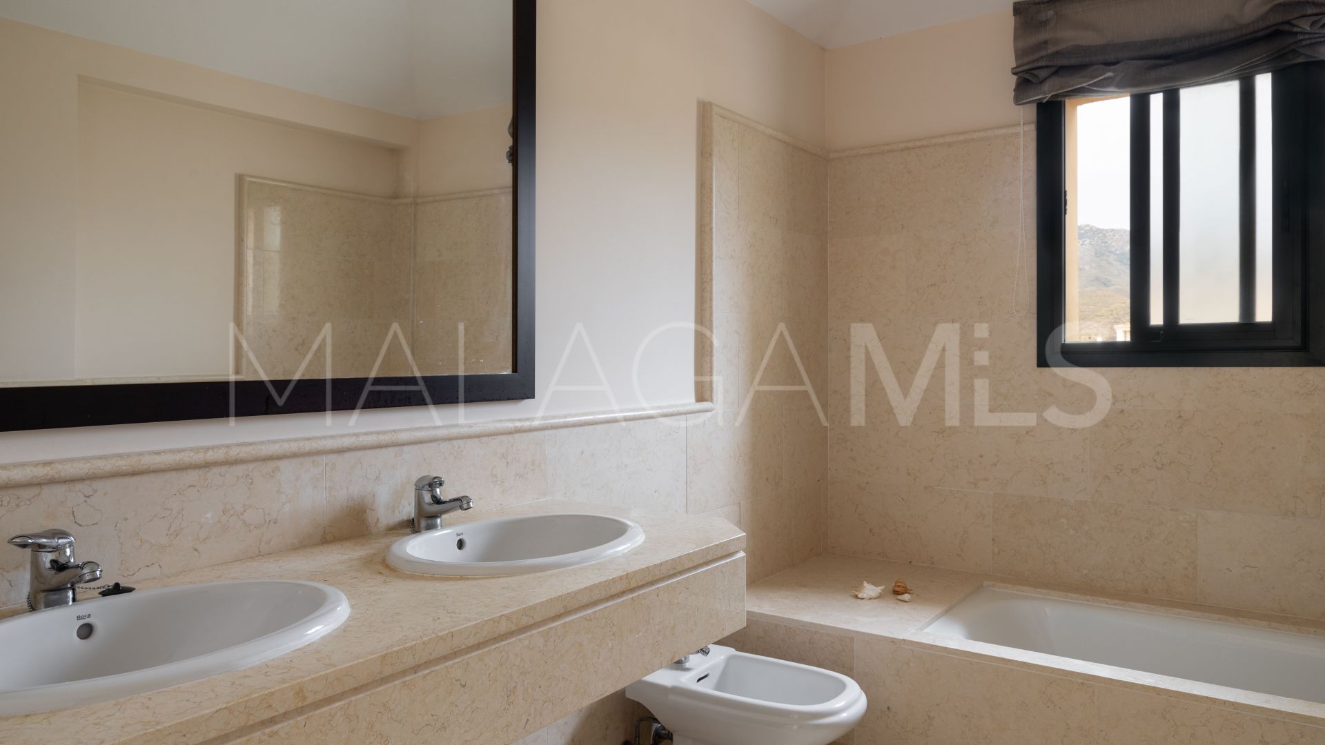 Duplex penthouse for sale in Benahavis