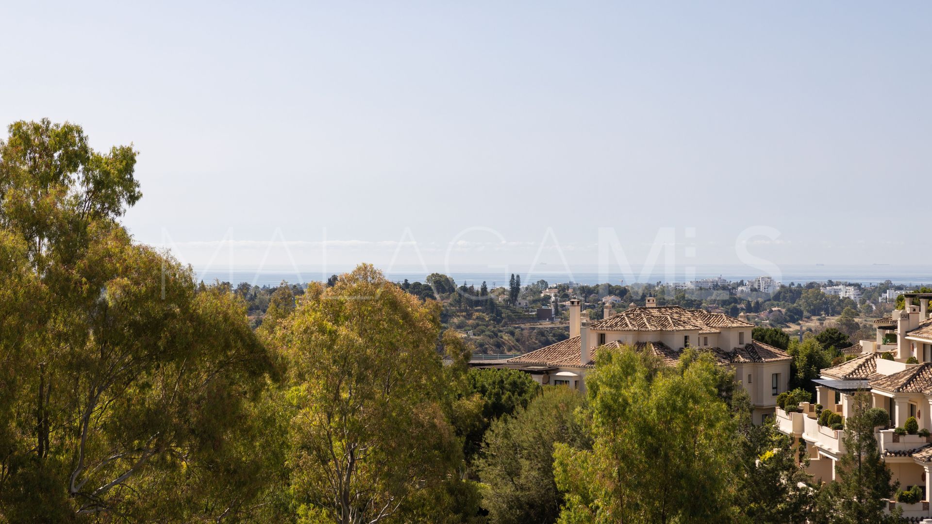 Duplex penthouse for sale in Benahavis