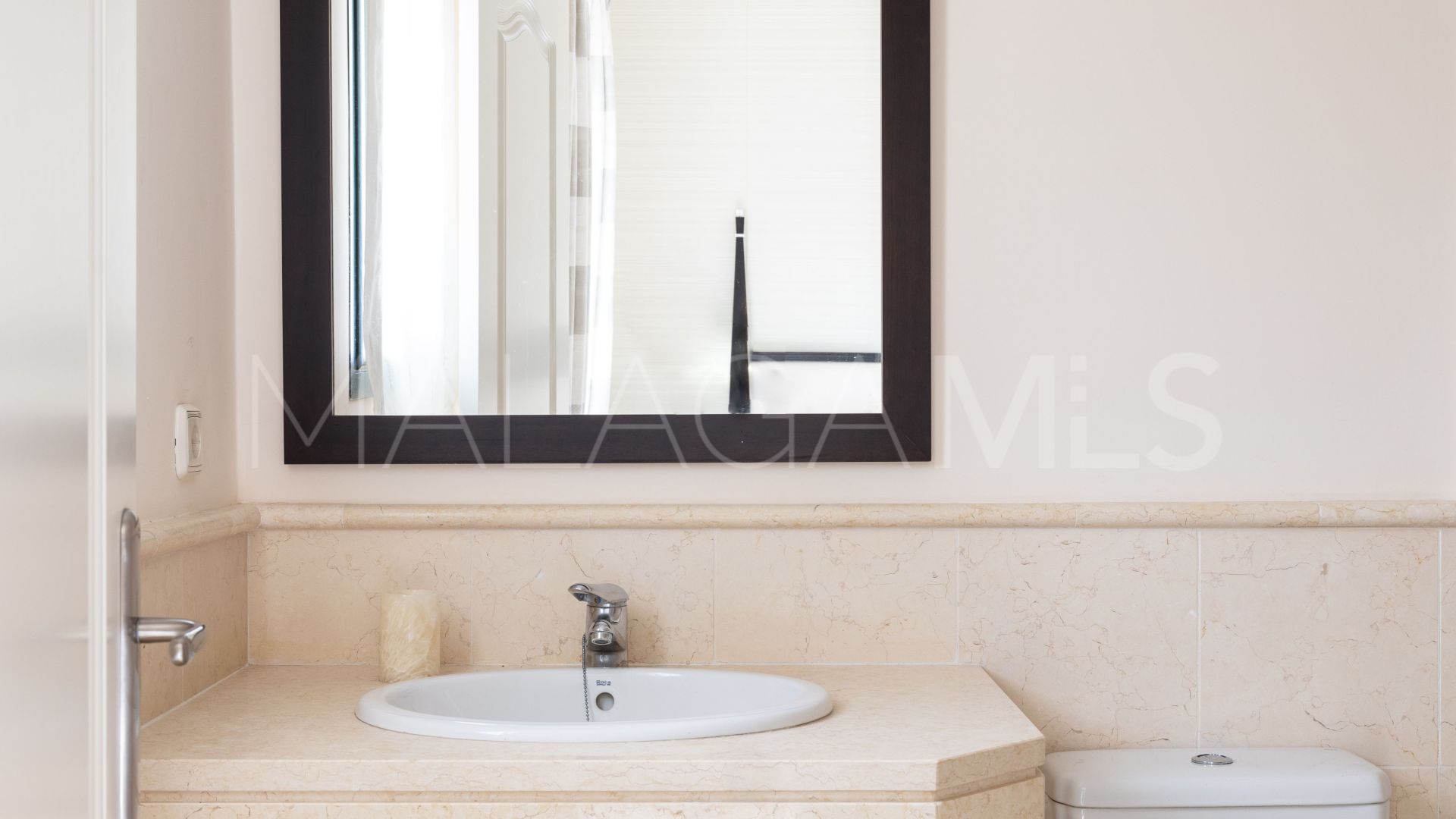 Duplex penthouse for sale in Benahavis