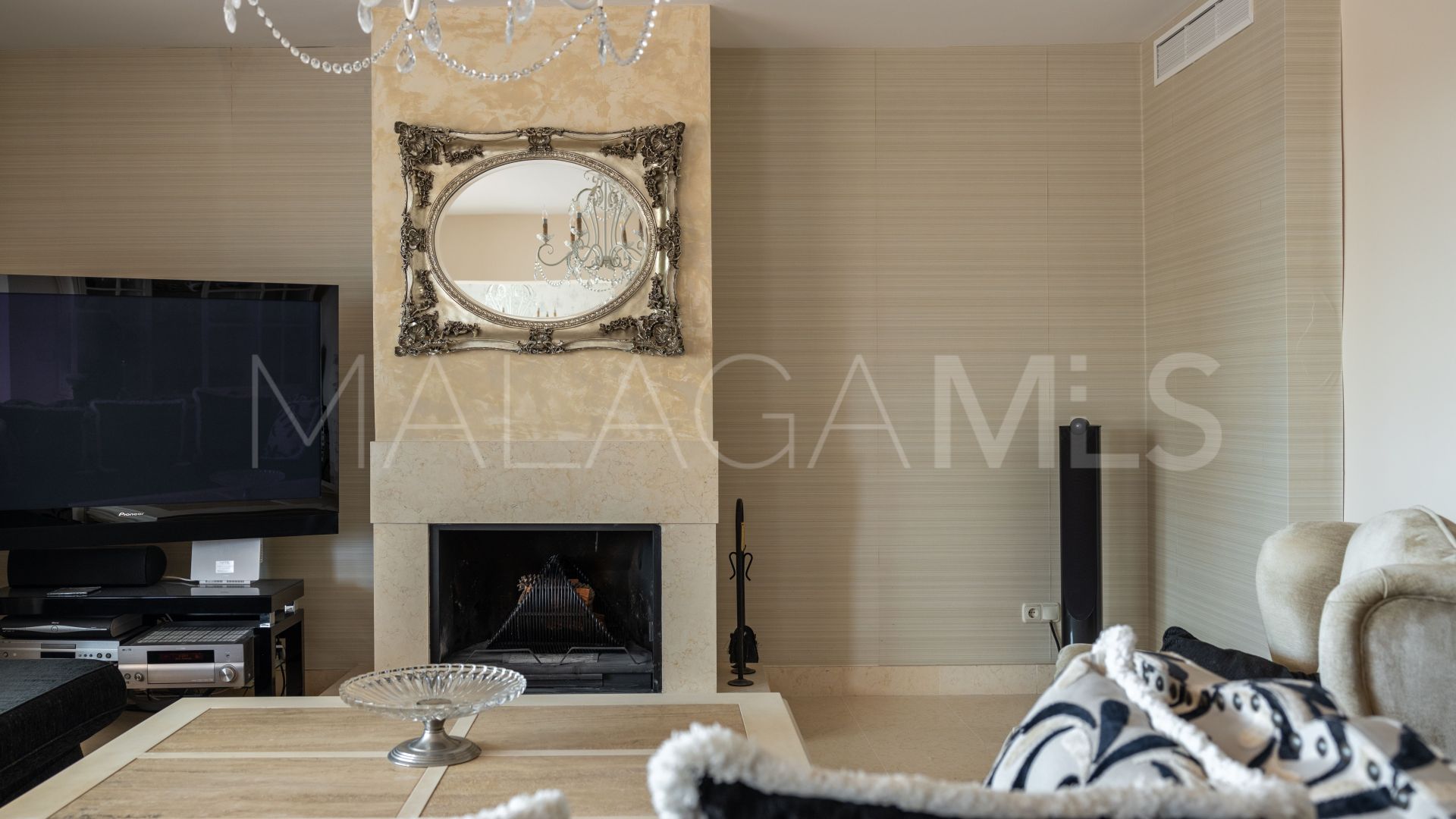 Duplex penthouse for sale in Benahavis