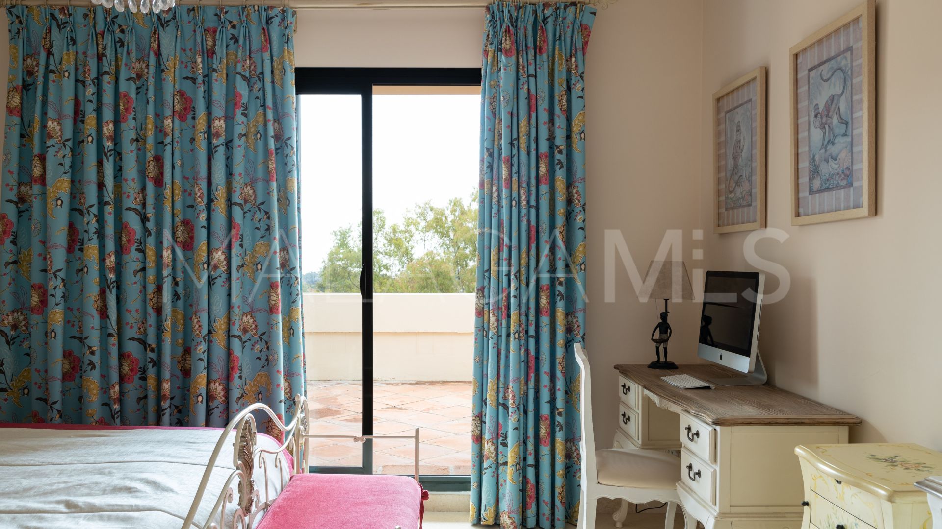 Duplex penthouse for sale in Benahavis