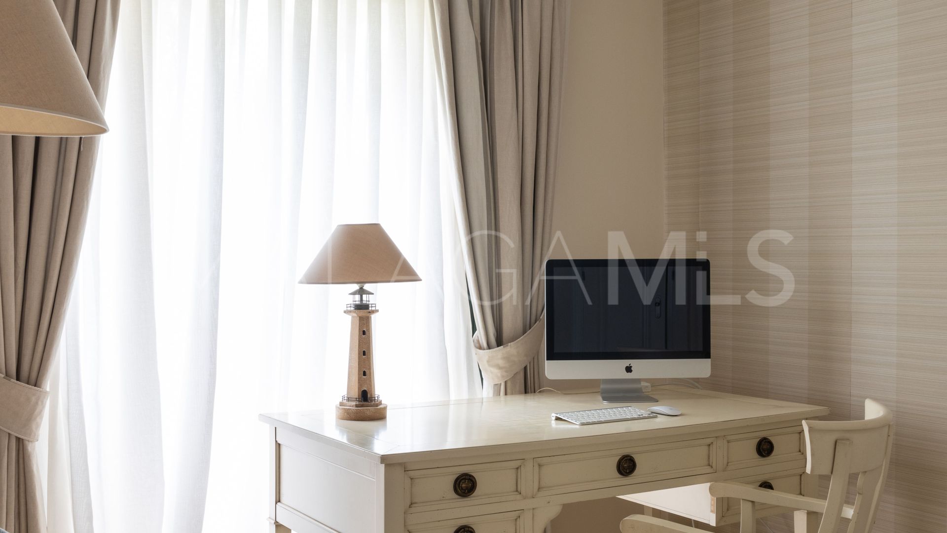 Duplex penthouse for sale in Benahavis