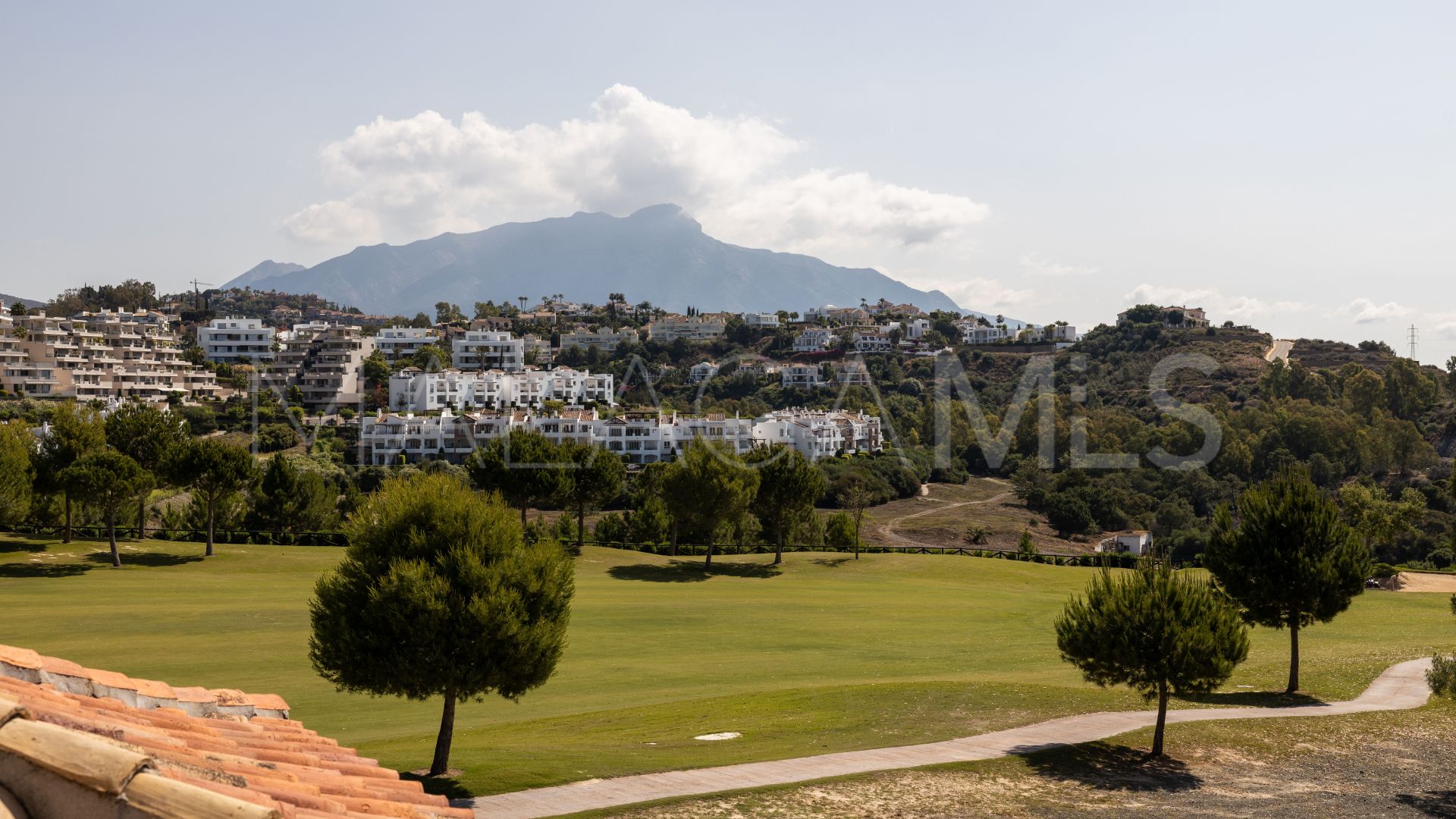Duplex penthouse for sale in Benahavis