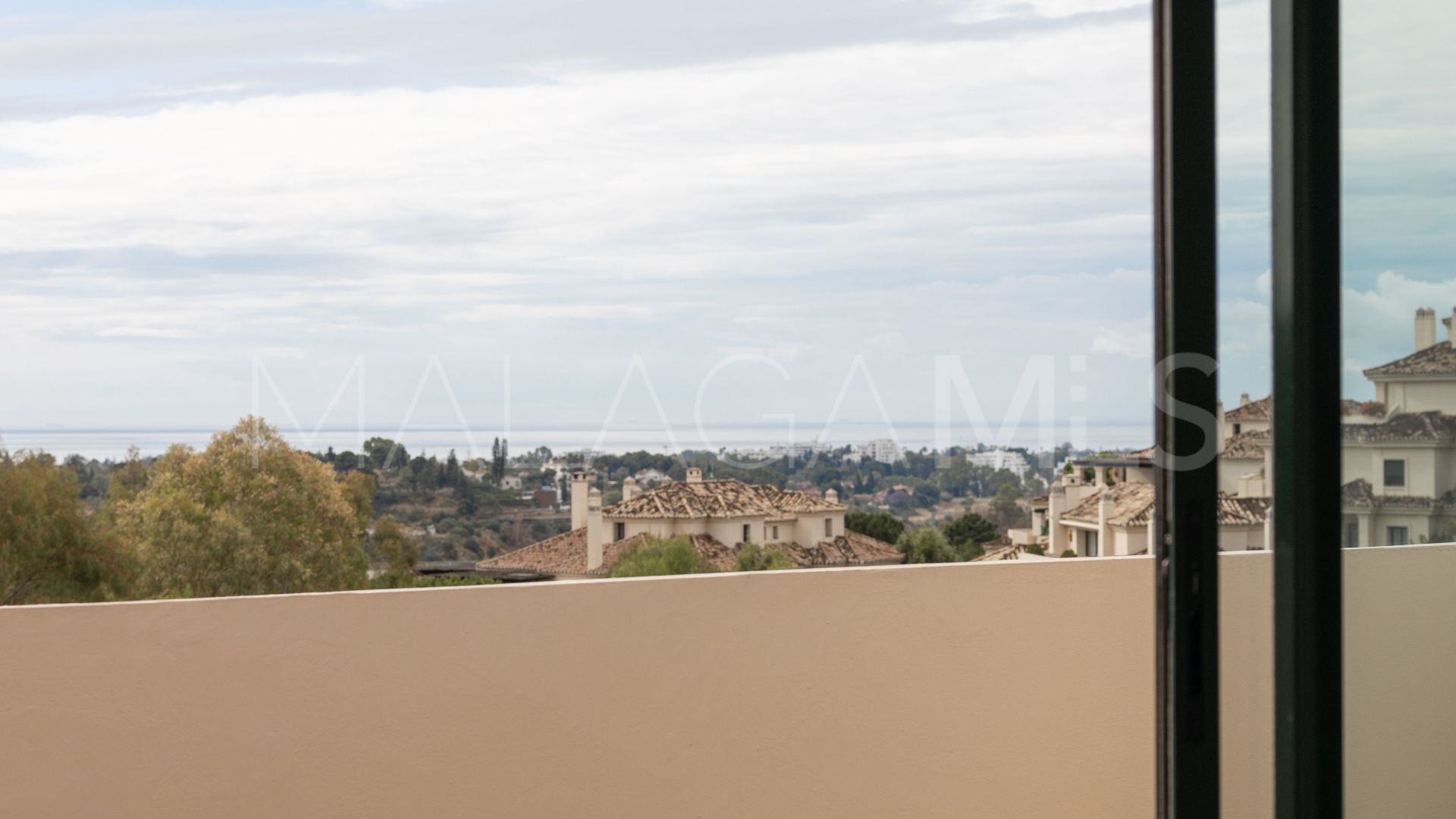 Duplex penthouse for sale in Benahavis