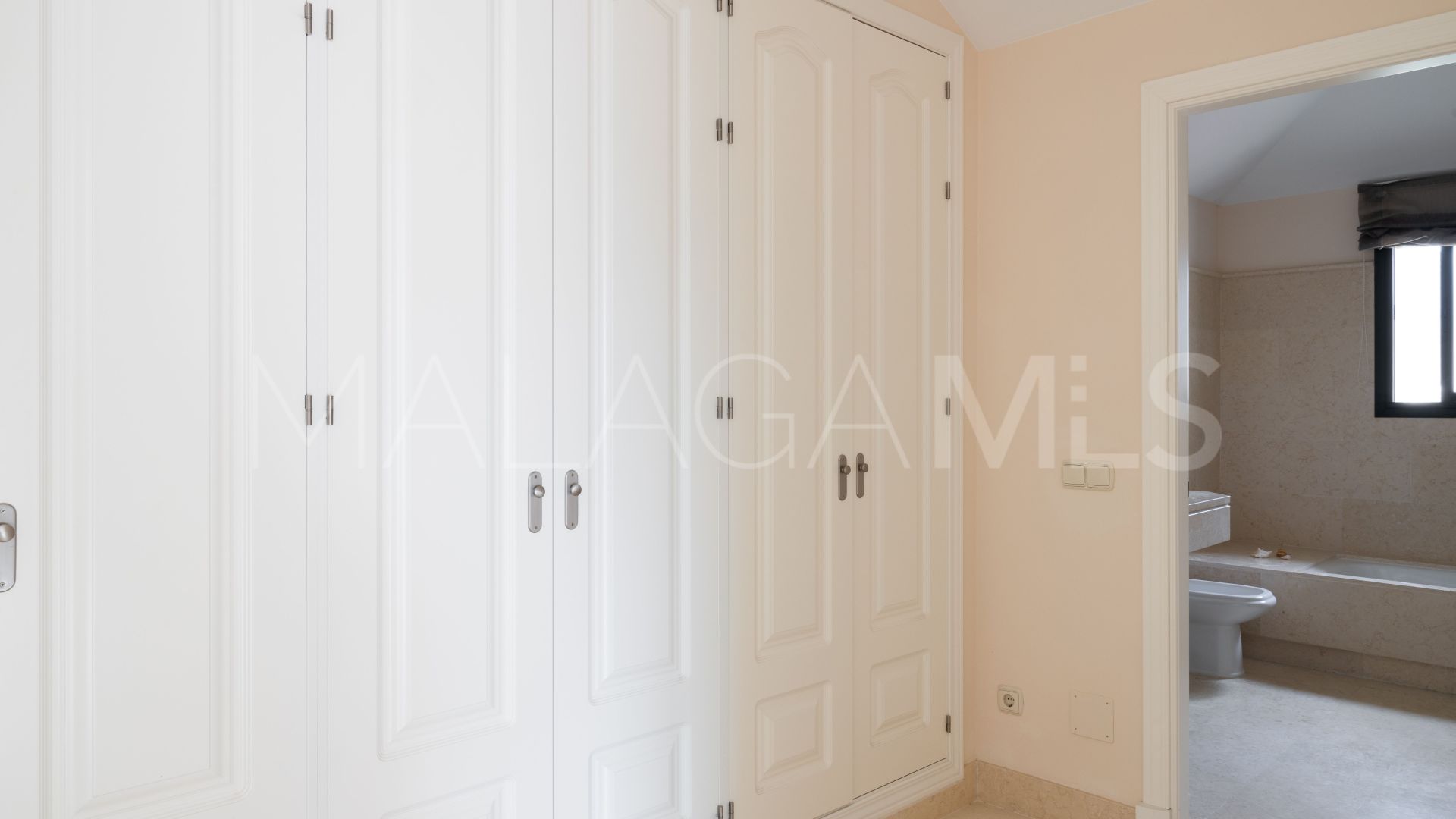 Duplex penthouse for sale in Benahavis