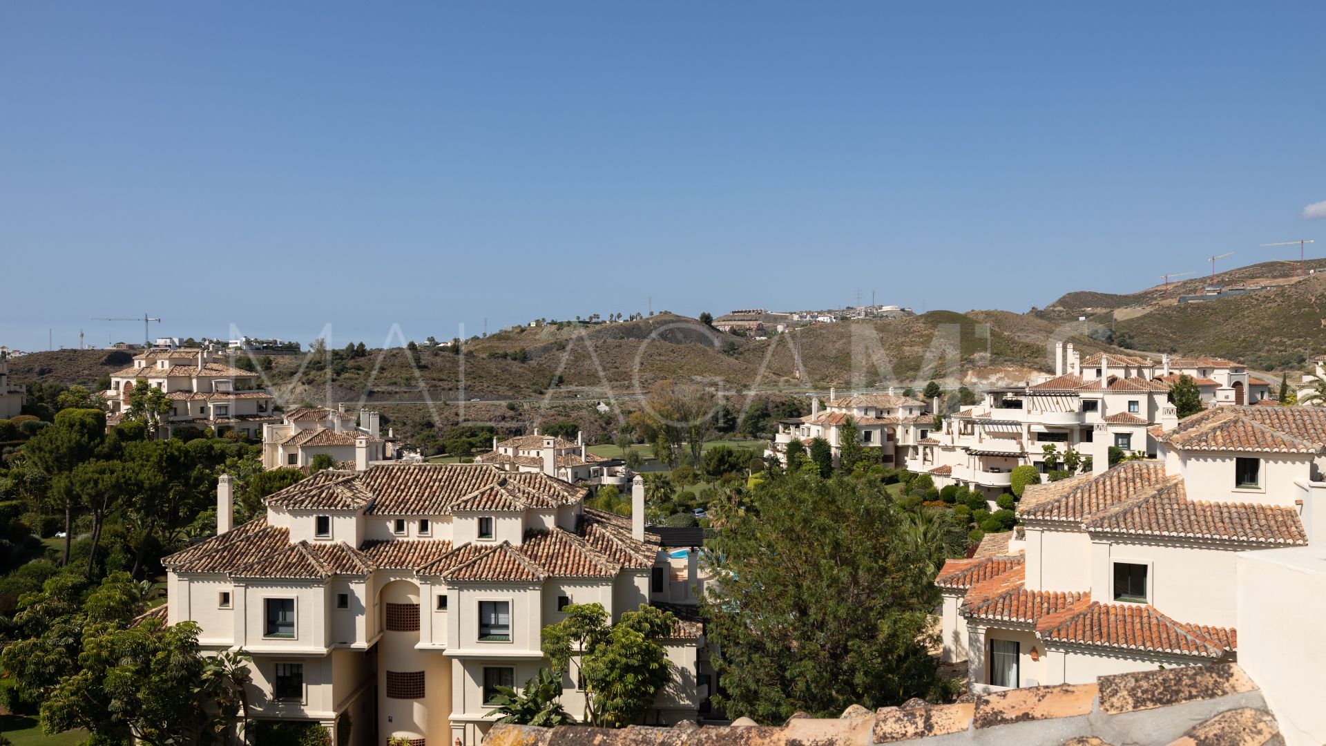 Duplex penthouse for sale in Benahavis
