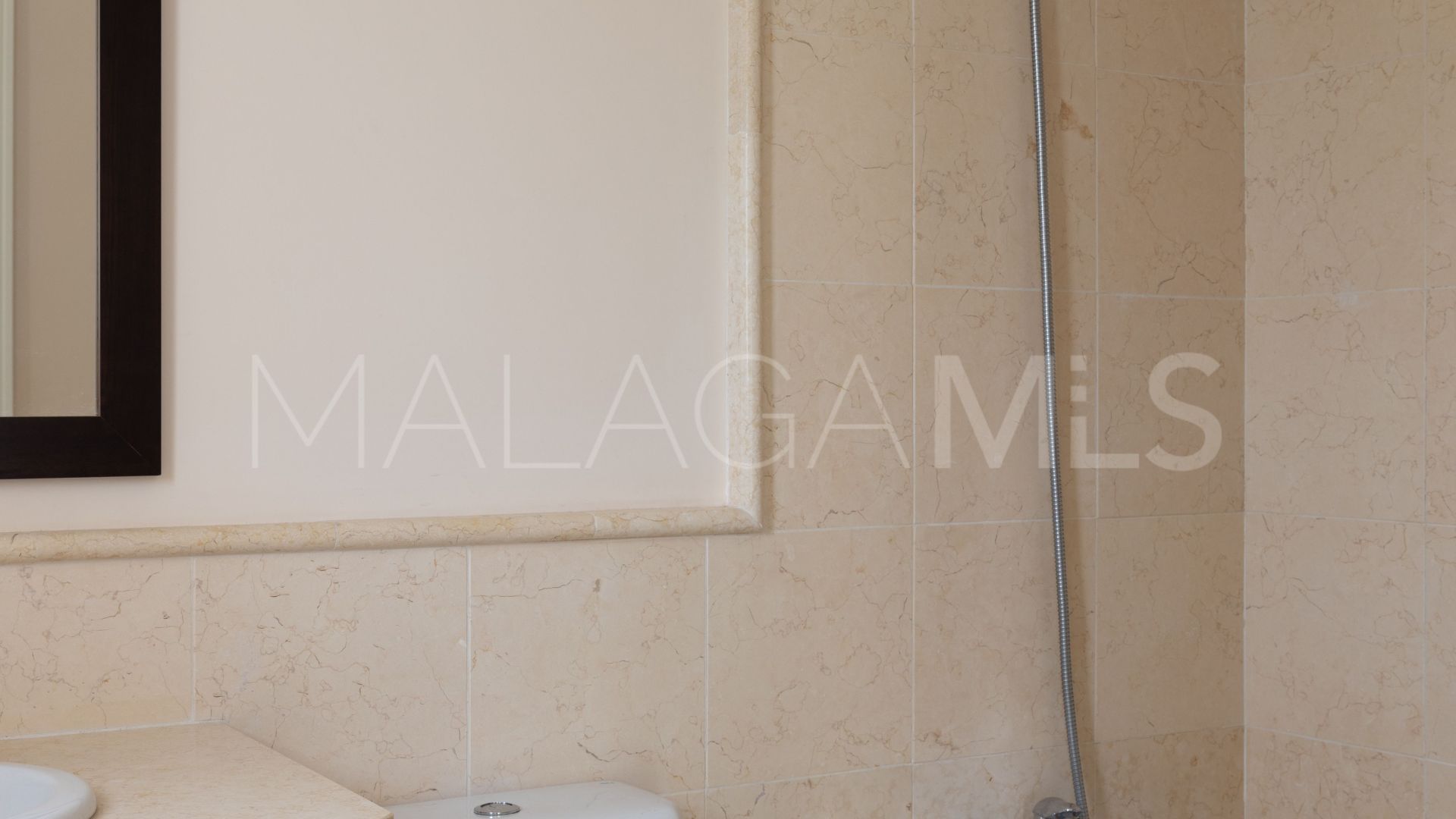 Duplex penthouse for sale in Benahavis