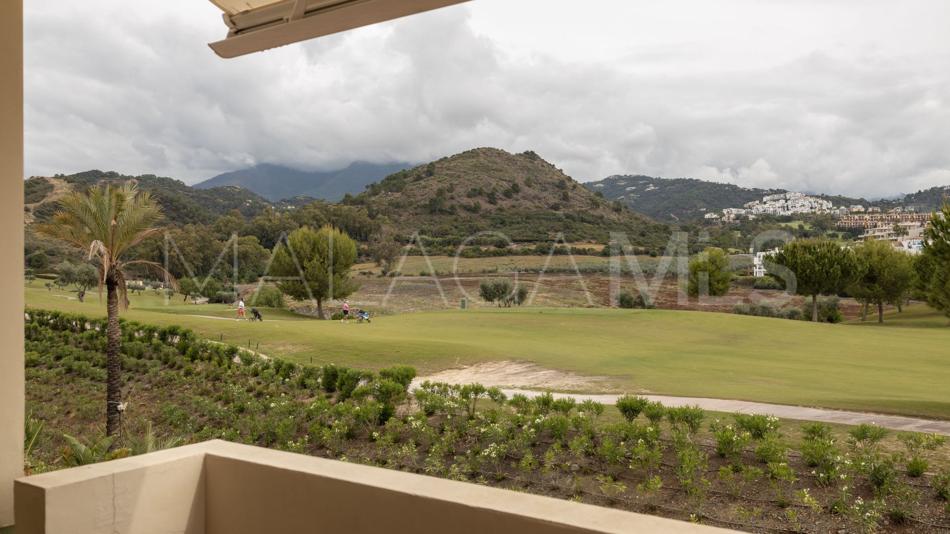 Duplex penthouse for sale in Benahavis