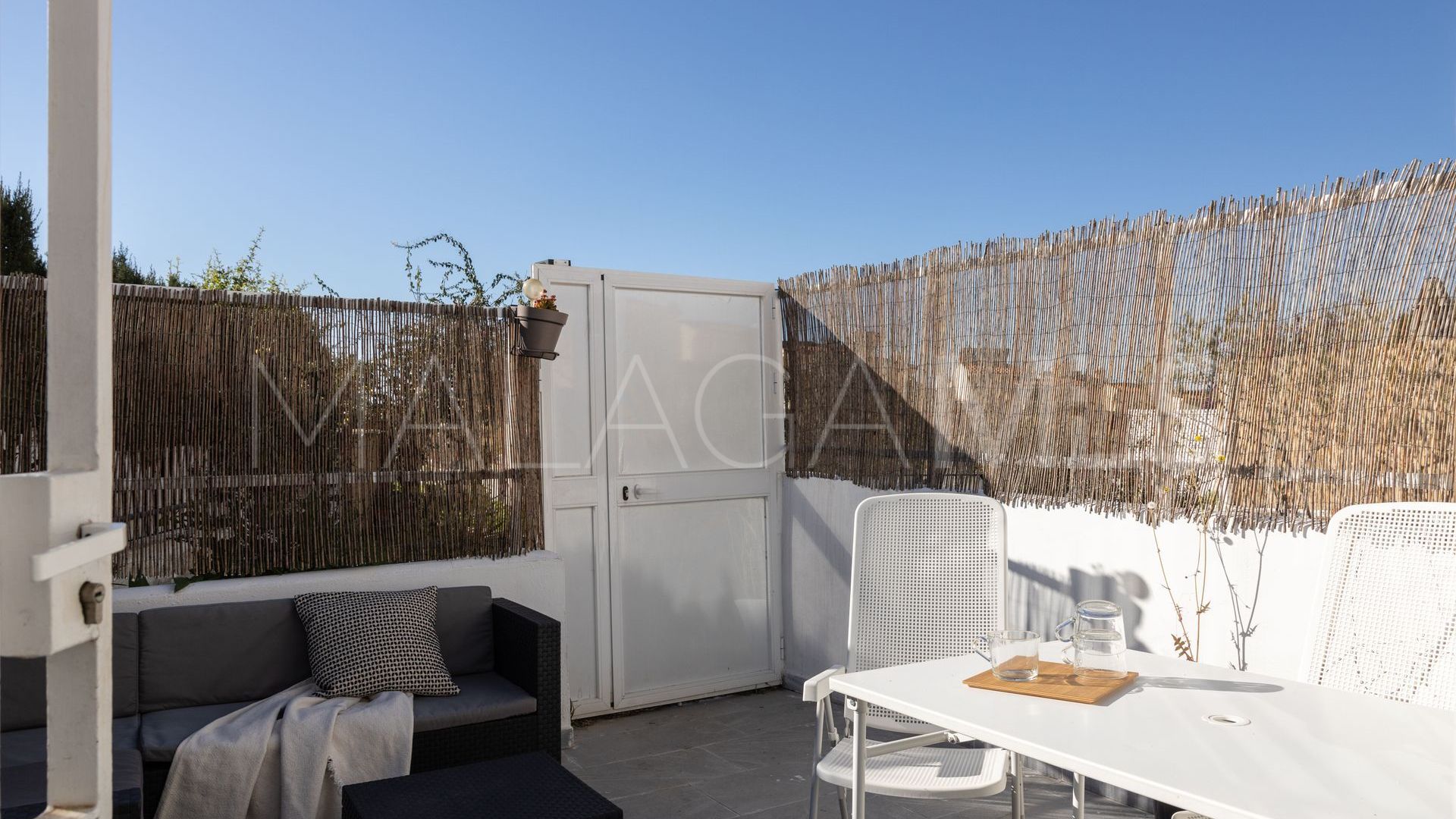 For sale 2 bedrooms apartment in Estepona