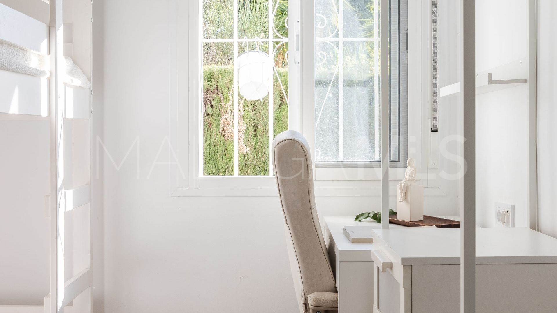 For sale 2 bedrooms apartment in Estepona