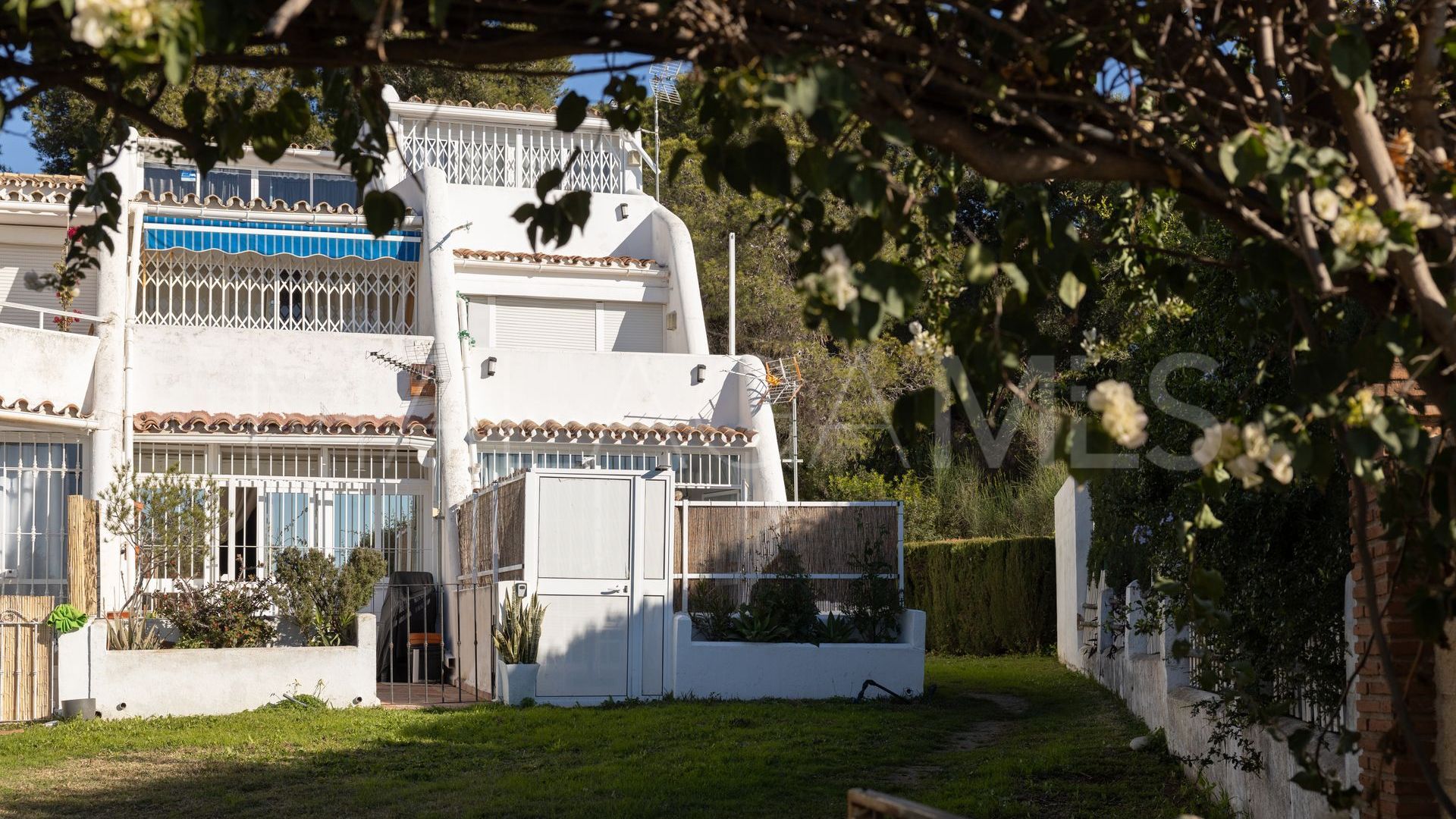 For sale 2 bedrooms apartment in Estepona