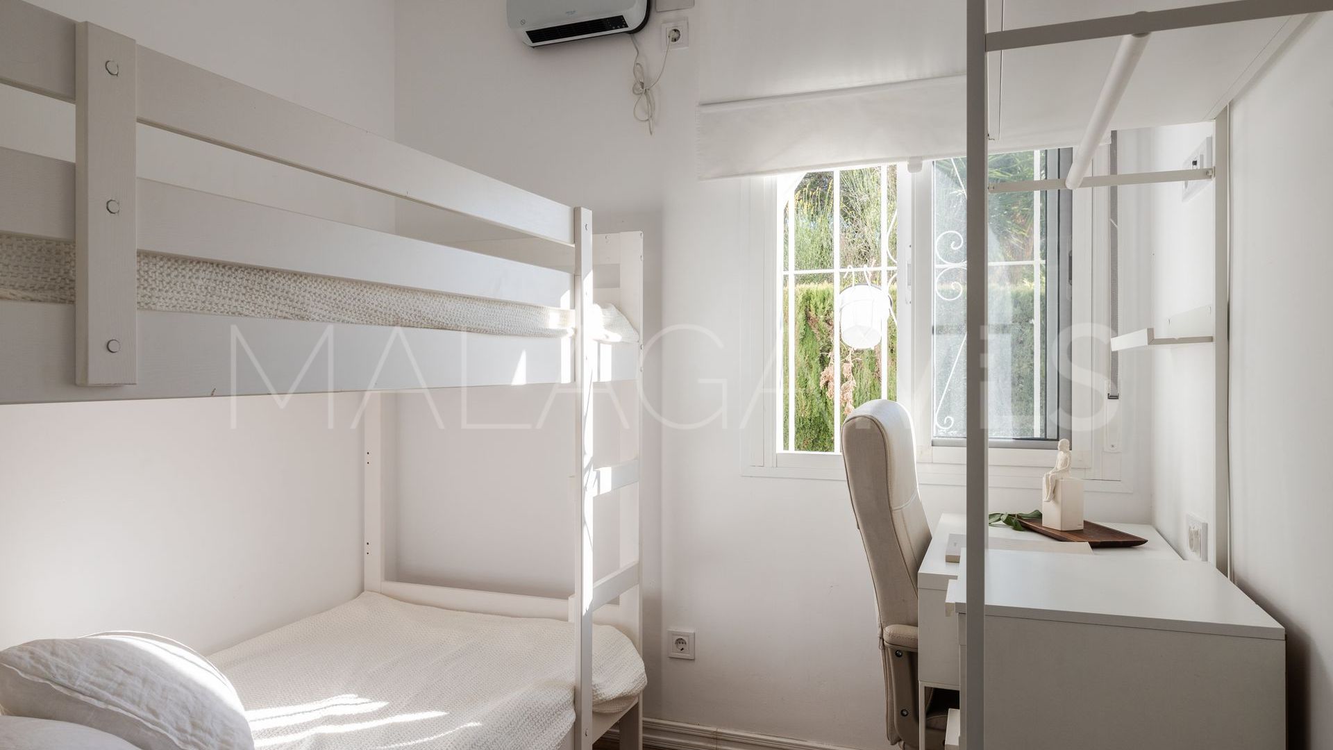 For sale 2 bedrooms apartment in Estepona