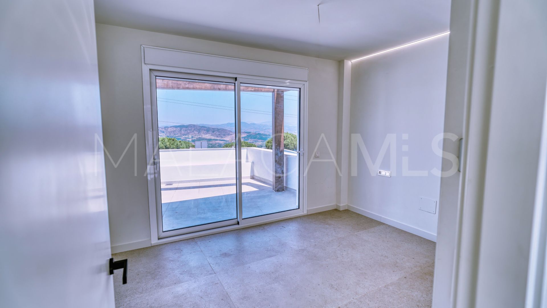 Villa for sale in Pinos de Alhaurín