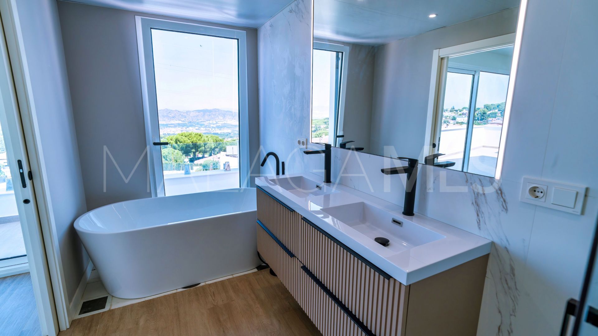 Villa for sale in Pinos de Alhaurín