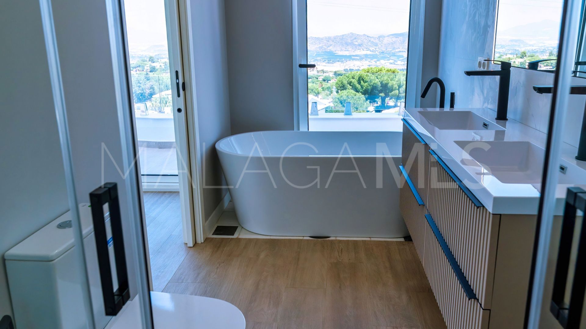 Villa for sale in Pinos de Alhaurín