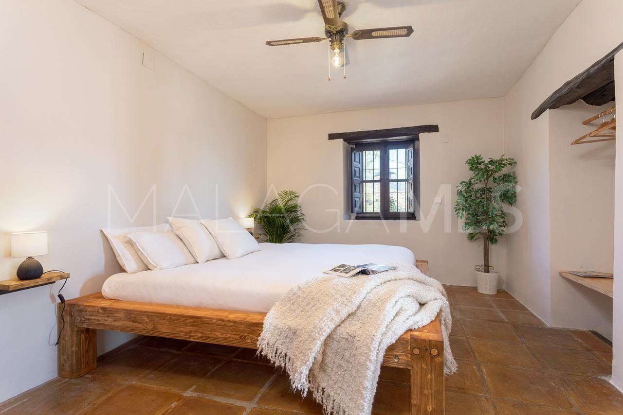 Hus i byn for sale in Malaga - Este