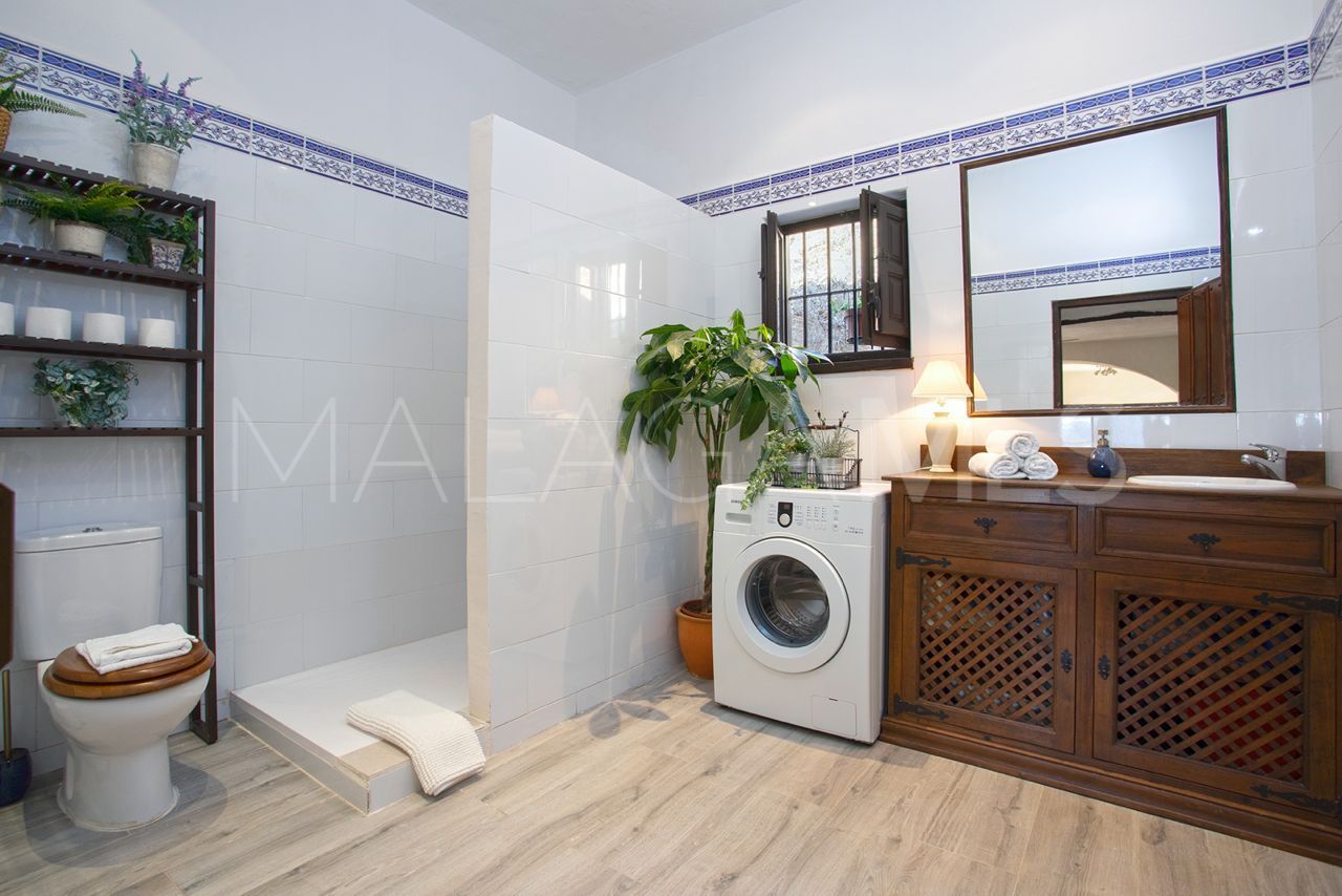 Hus i byn for sale in Malaga - Este