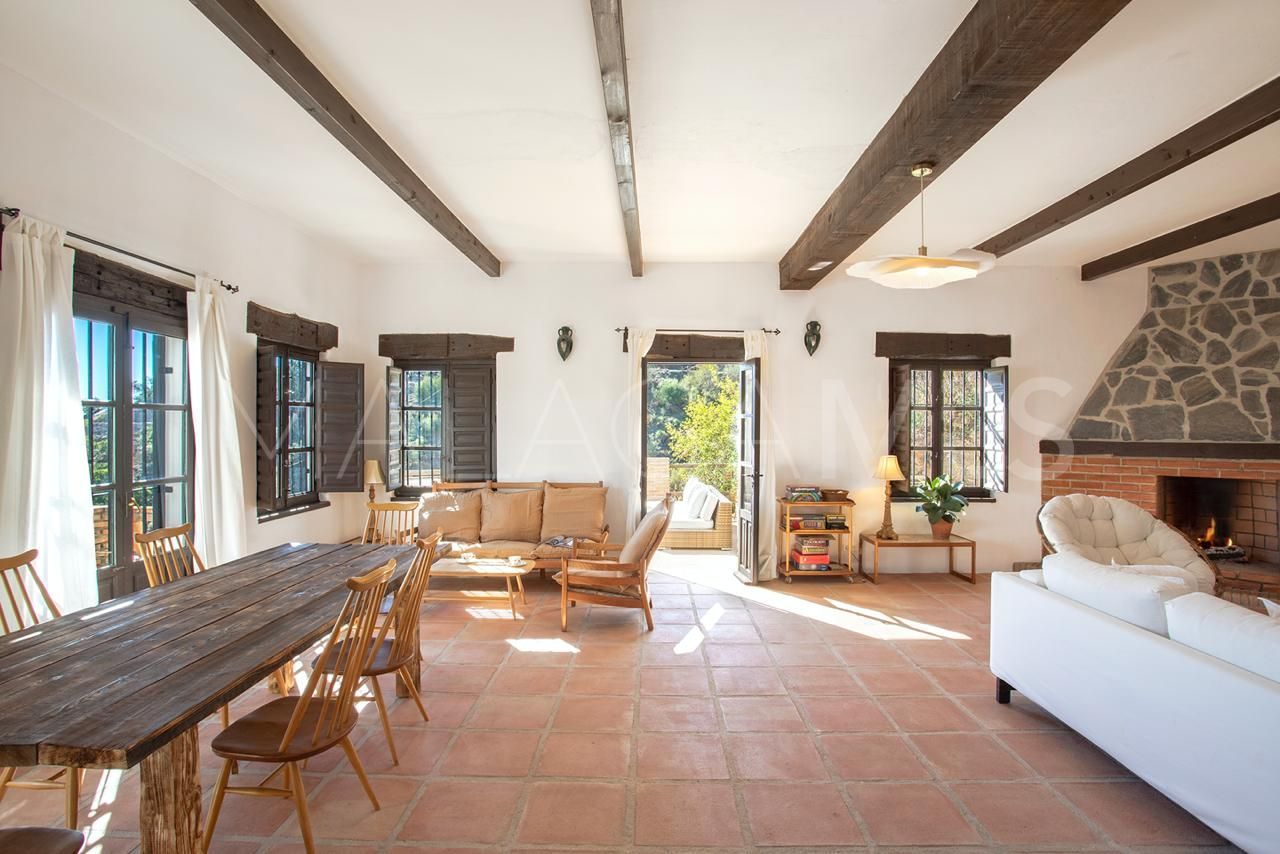 Hus i byn for sale in Malaga - Este