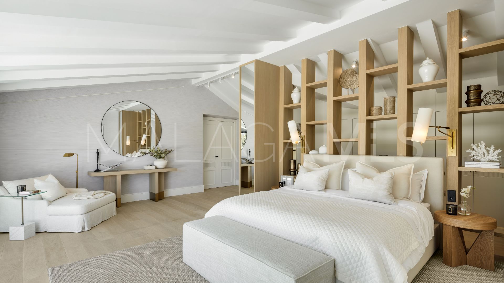 Villa for sale in Nueva Andalucia