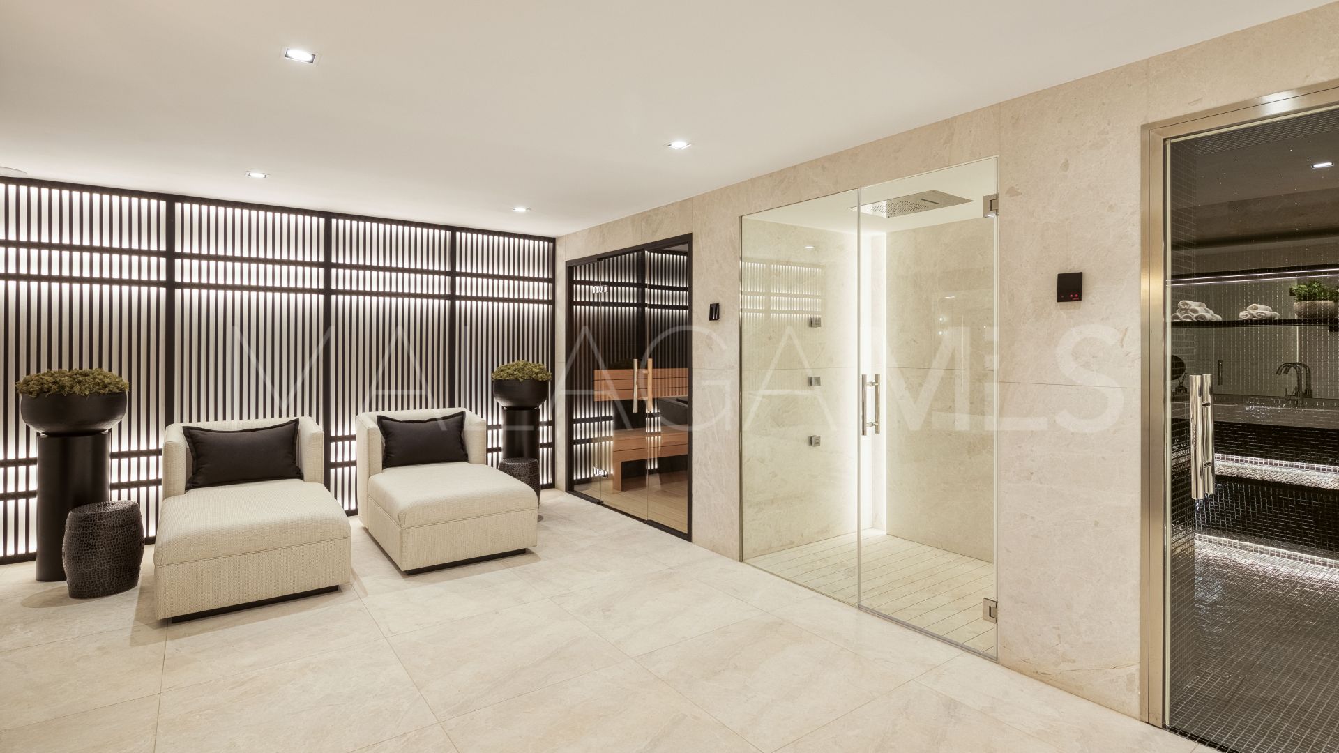 Villa for sale in Nueva Andalucia