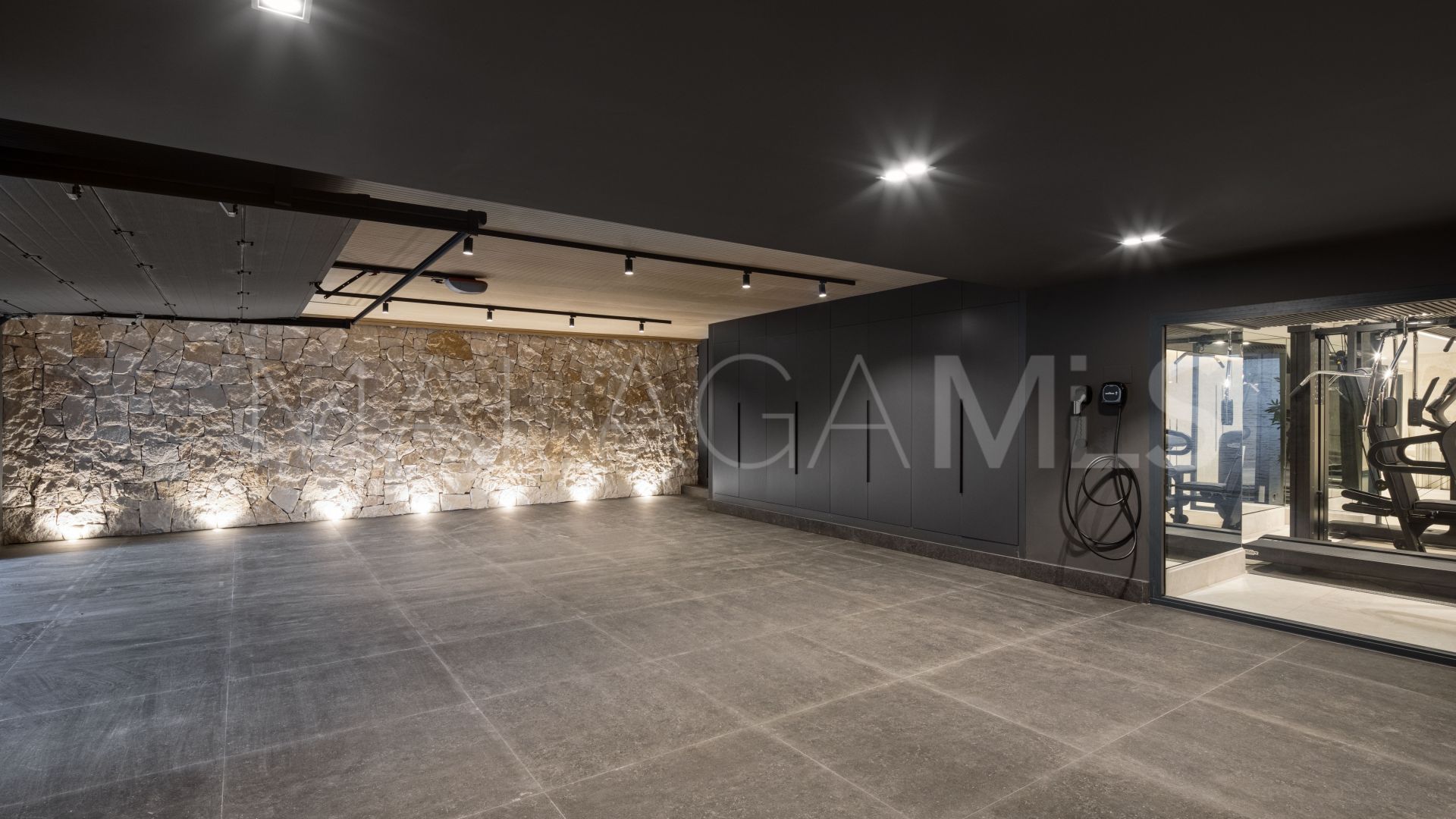 Villa for sale in Nueva Andalucia