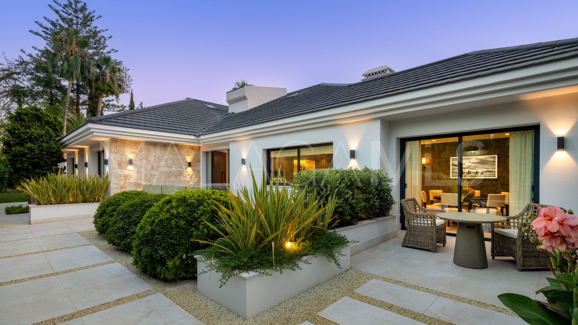 Villa for sale in Nueva Andalucia