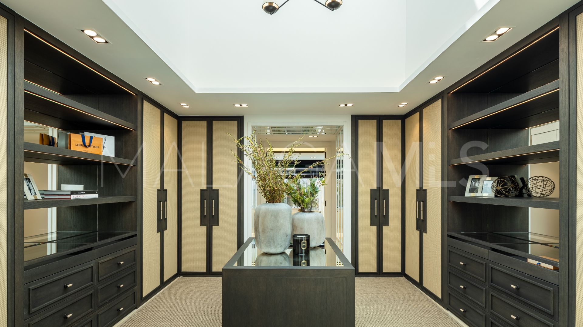 Villa for sale in Nueva Andalucia