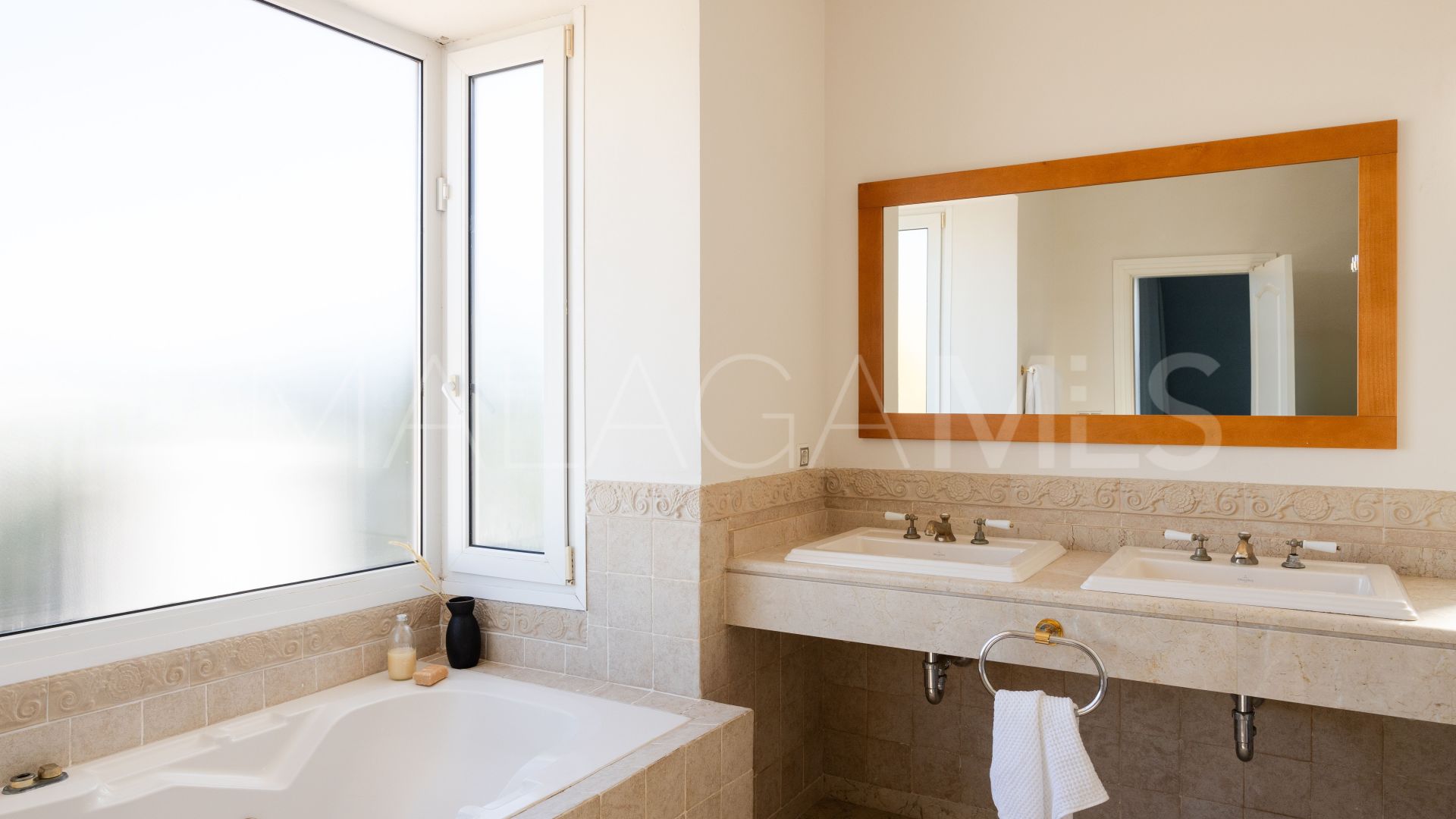 Villa for sale in New Golden Mile