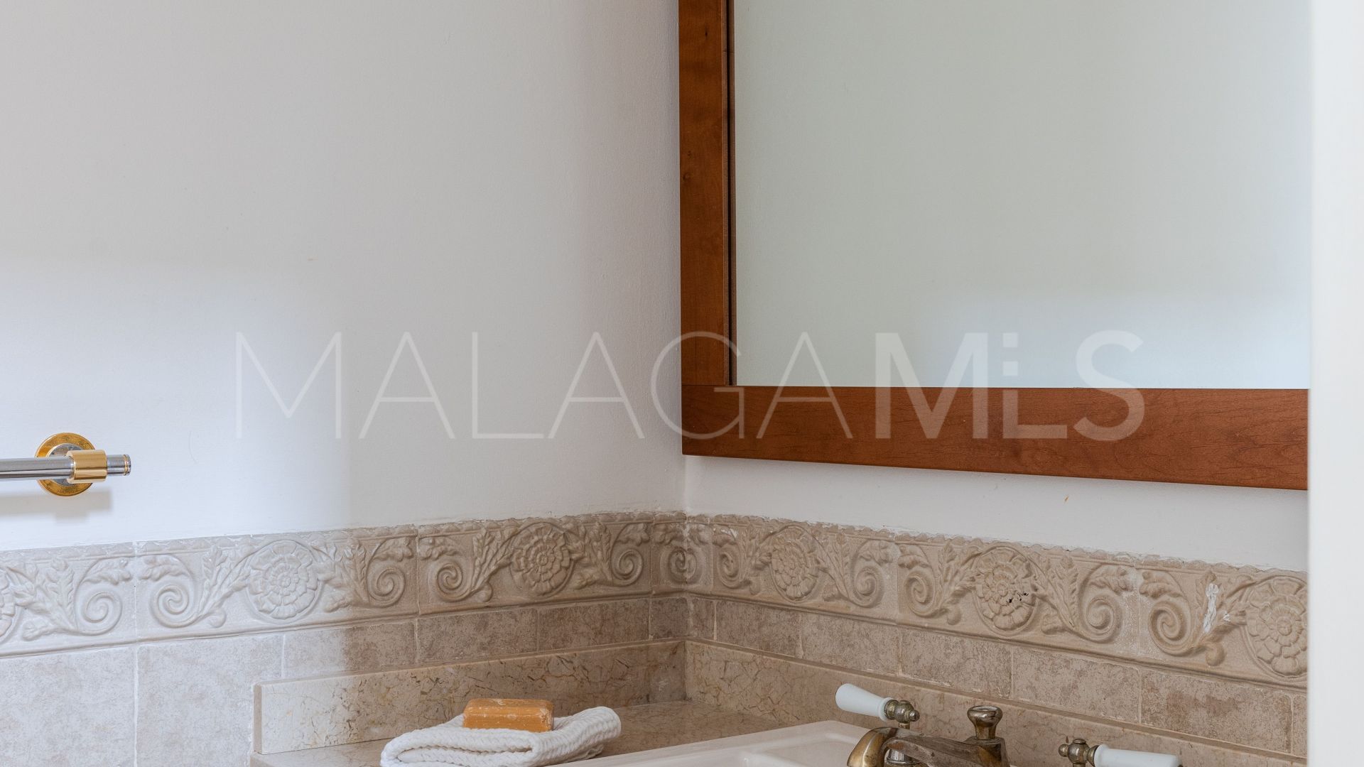 Villa for sale in New Golden Mile