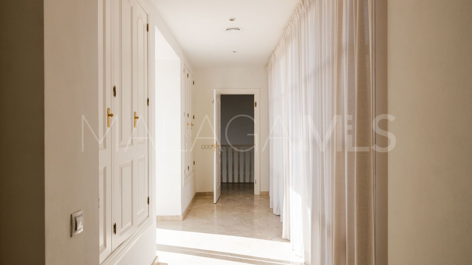 Villa for sale in New Golden Mile