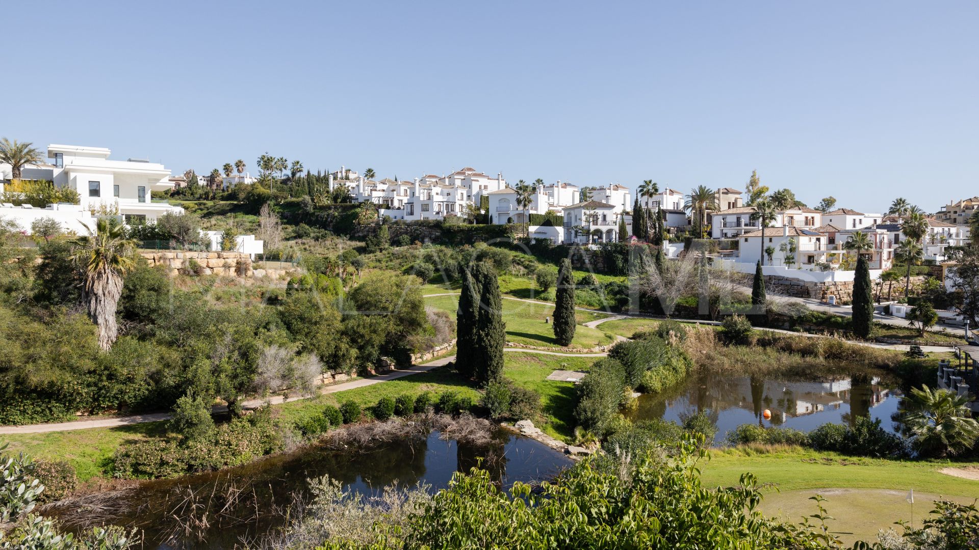 Villa for sale in New Golden Mile